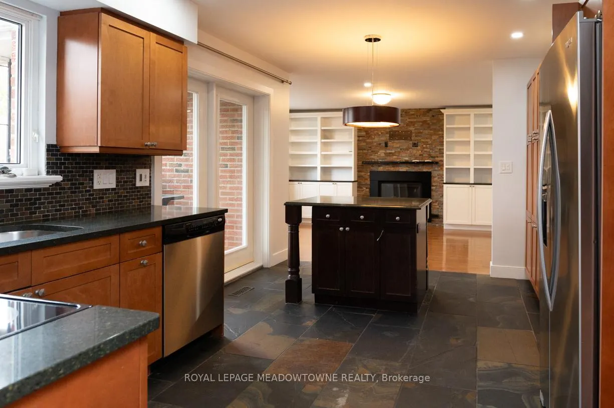 Photo 9 of 1435 Petrie Way, Mississauga, Clarkson — HOMEH