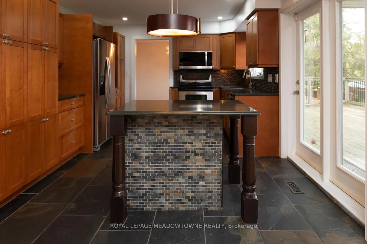 Photo 13 of 1435 Petrie Way, Mississauga, Clarkson — HOMEH