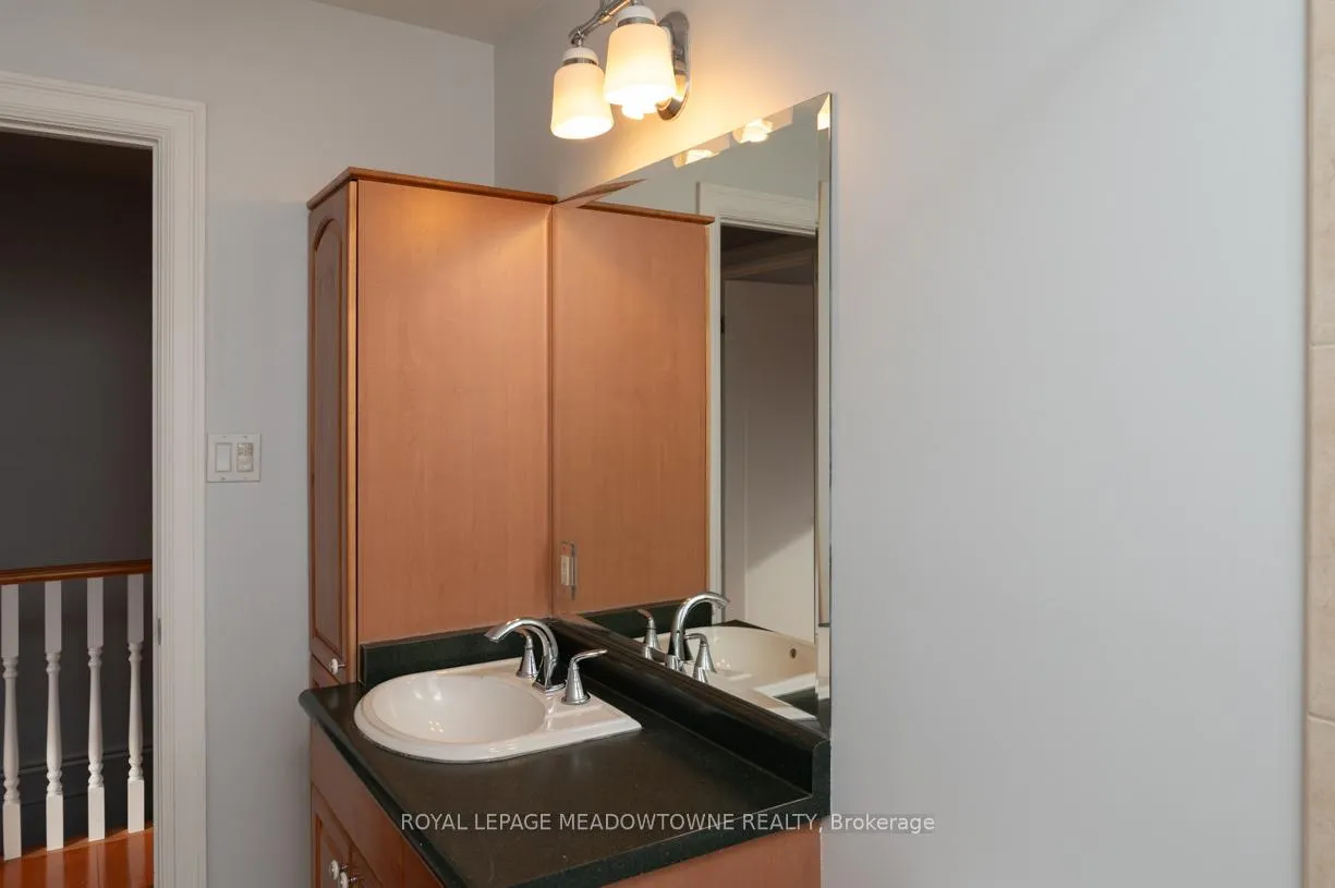 Photo 38 of 1435 Petrie Way, Mississauga, Clarkson — HOMEH