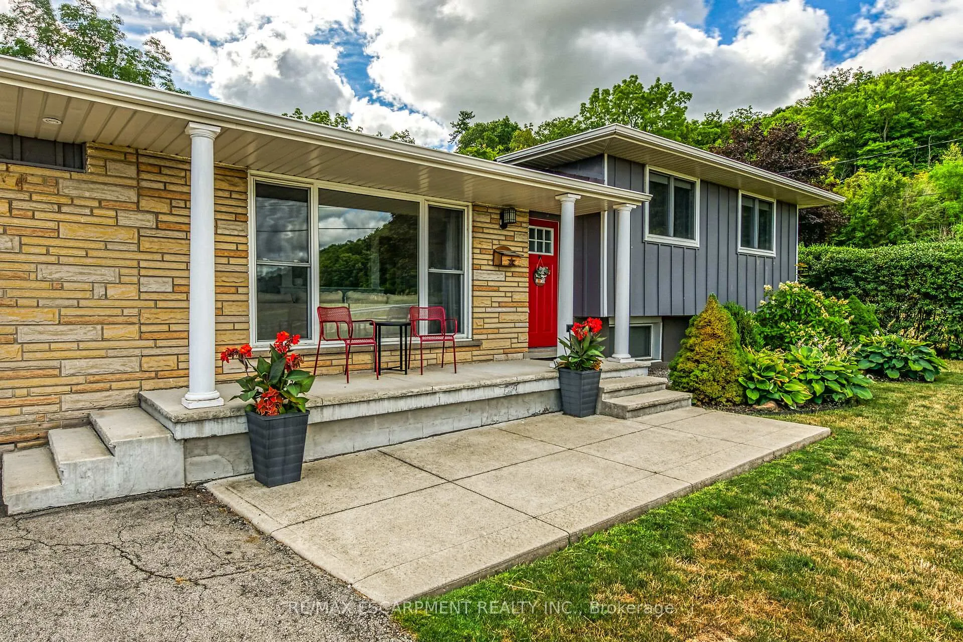 Photo 3 of 142 Mcneilly Road, Hamilton, Fruitland — HOMEH