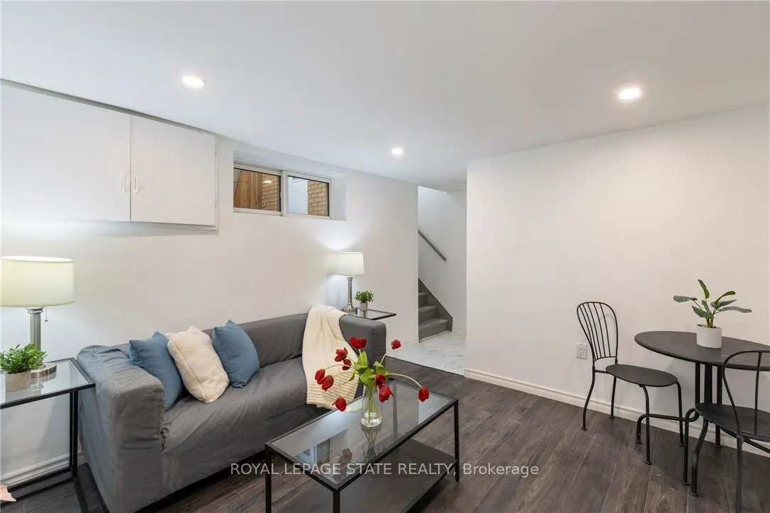 Front of Unit 2, 7 Purdy Crescent