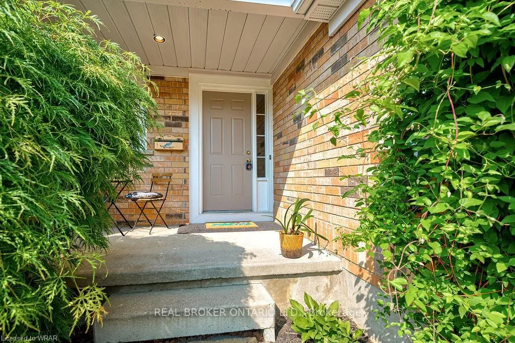 Photo 4 of 555 Mariner Drive, Waterloo — HOMEH