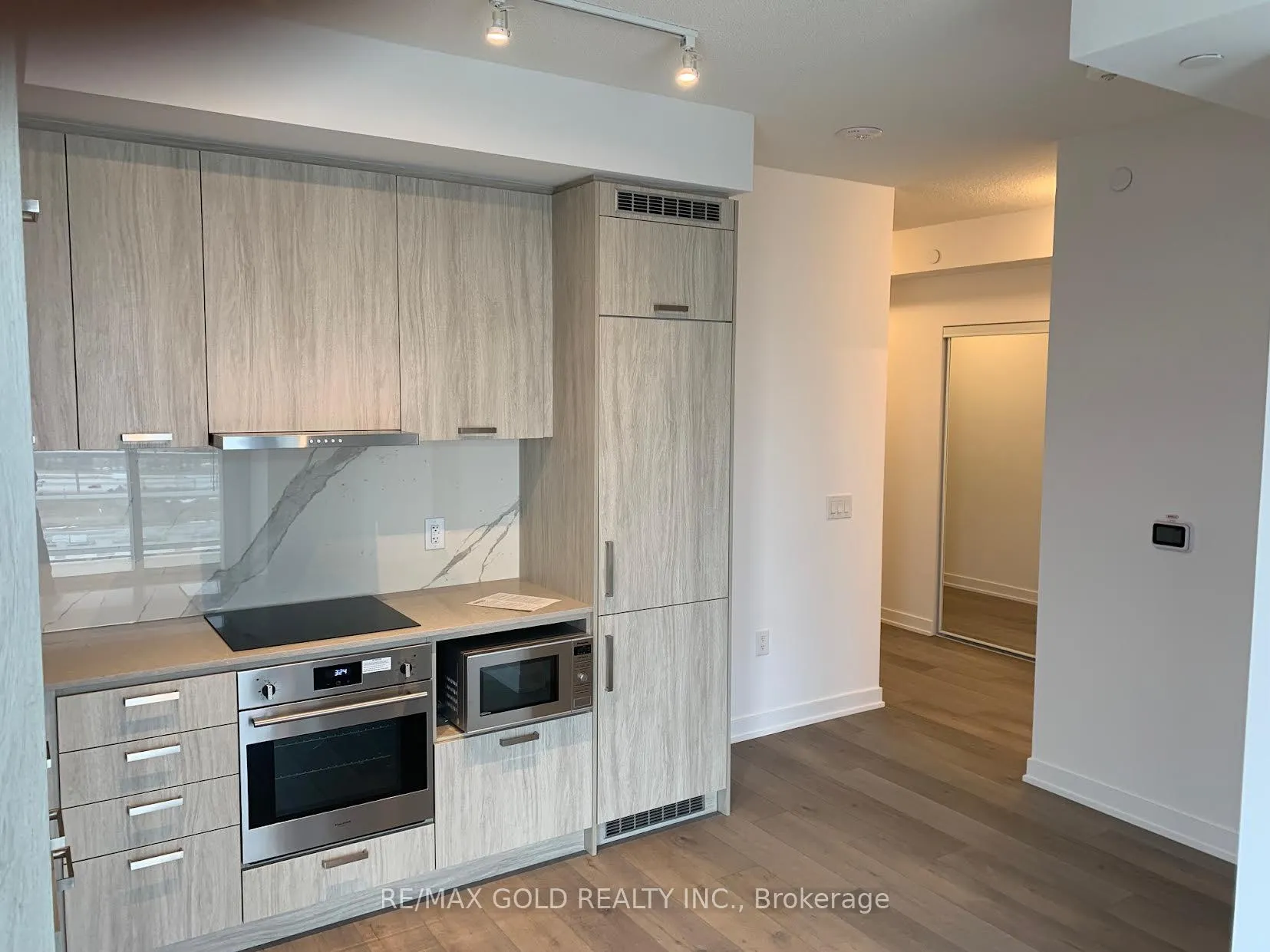 Photo 2 of Unit 1005, 38 Honeycrisp Crescent, Vaughan, Vaughan Corporate Centre — HOMEH