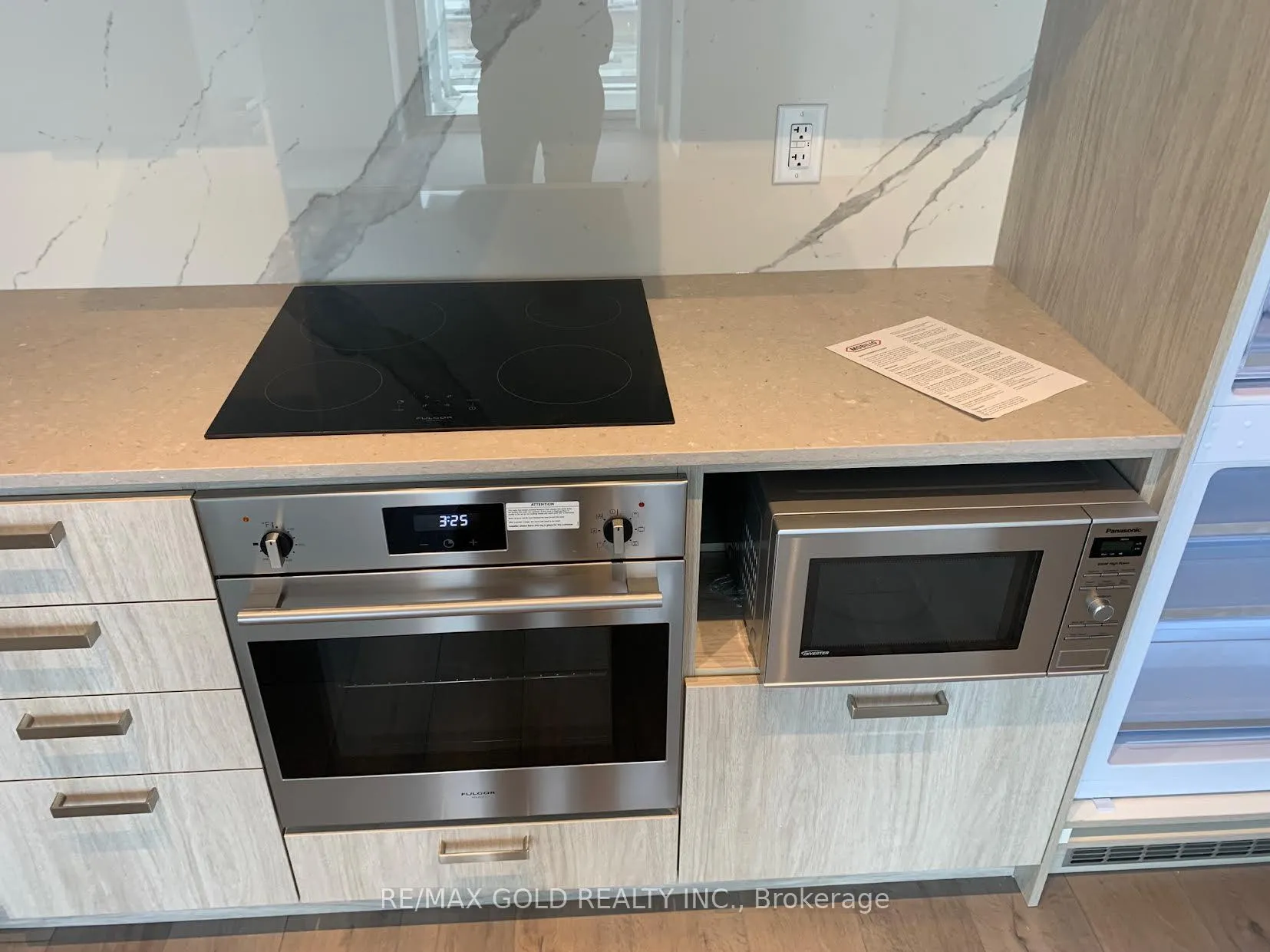 Photo 3 of Unit 1005, 38 Honeycrisp Crescent, Vaughan, Vaughan Corporate Centre — HOMEH