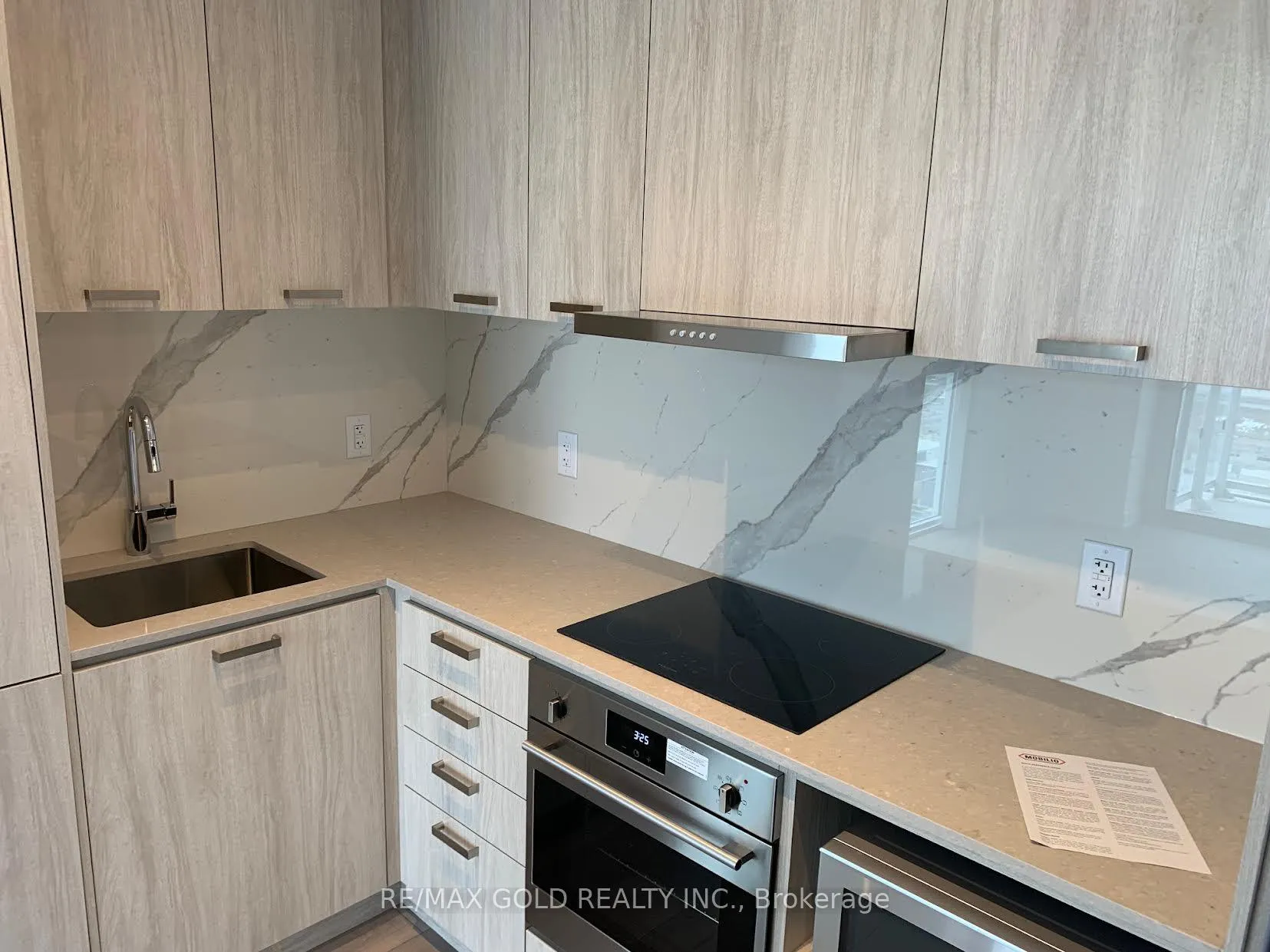 Photo 4 of Unit 1005, 38 Honeycrisp Crescent, Vaughan, Vaughan Corporate Centre — HOMEH
