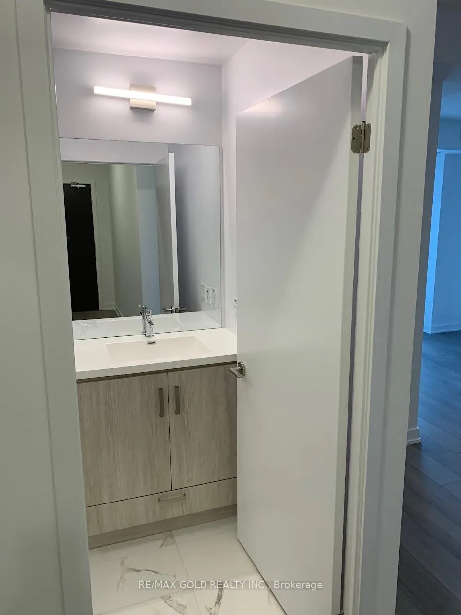 Photo 8 of Unit 1005, 38 Honeycrisp Crescent, Vaughan, Vaughan Corporate Centre — HOMEH