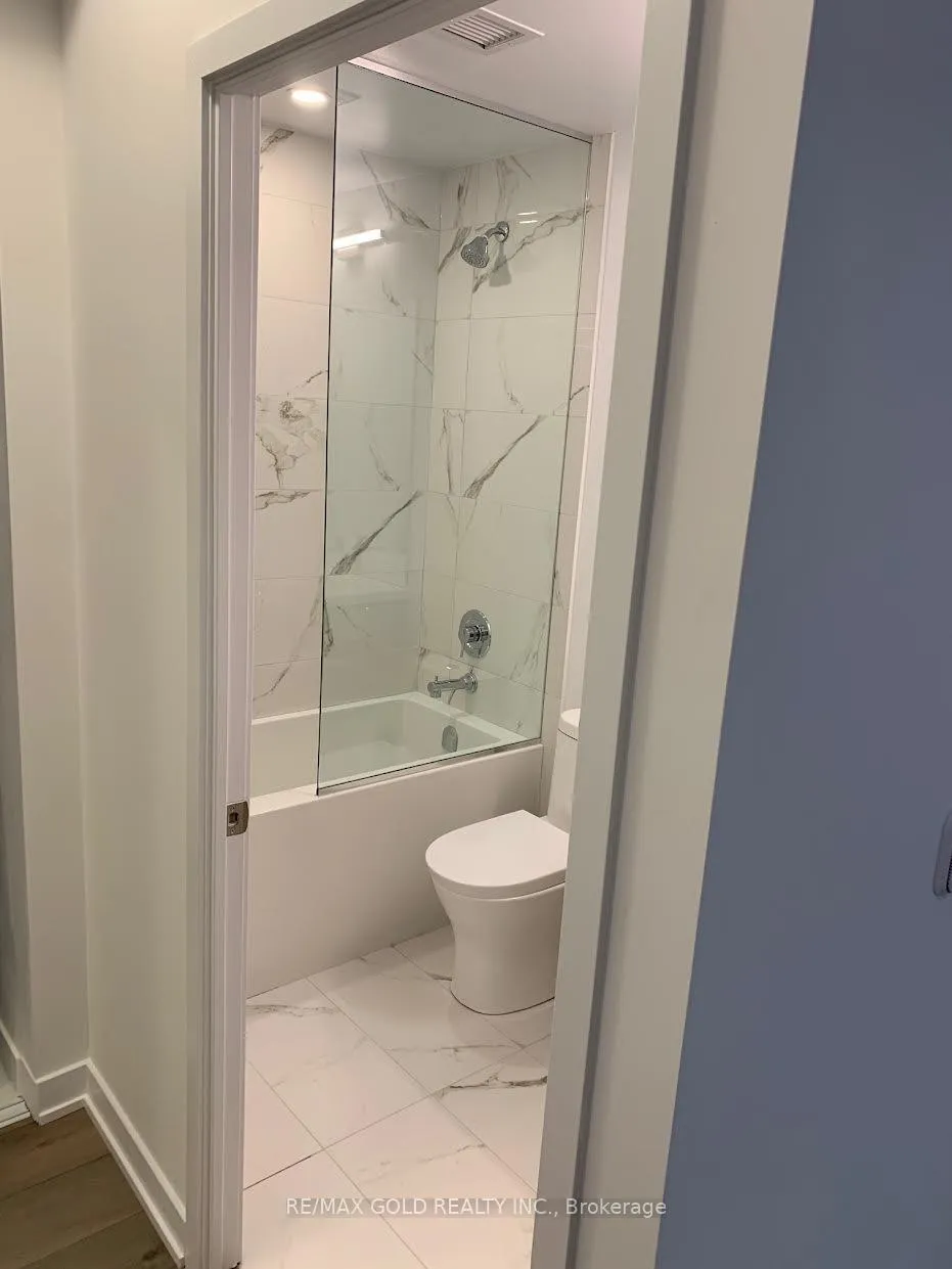 Photo 9 of Unit 1005, 38 Honeycrisp Crescent, Vaughan, Vaughan Corporate Centre — HOMEH