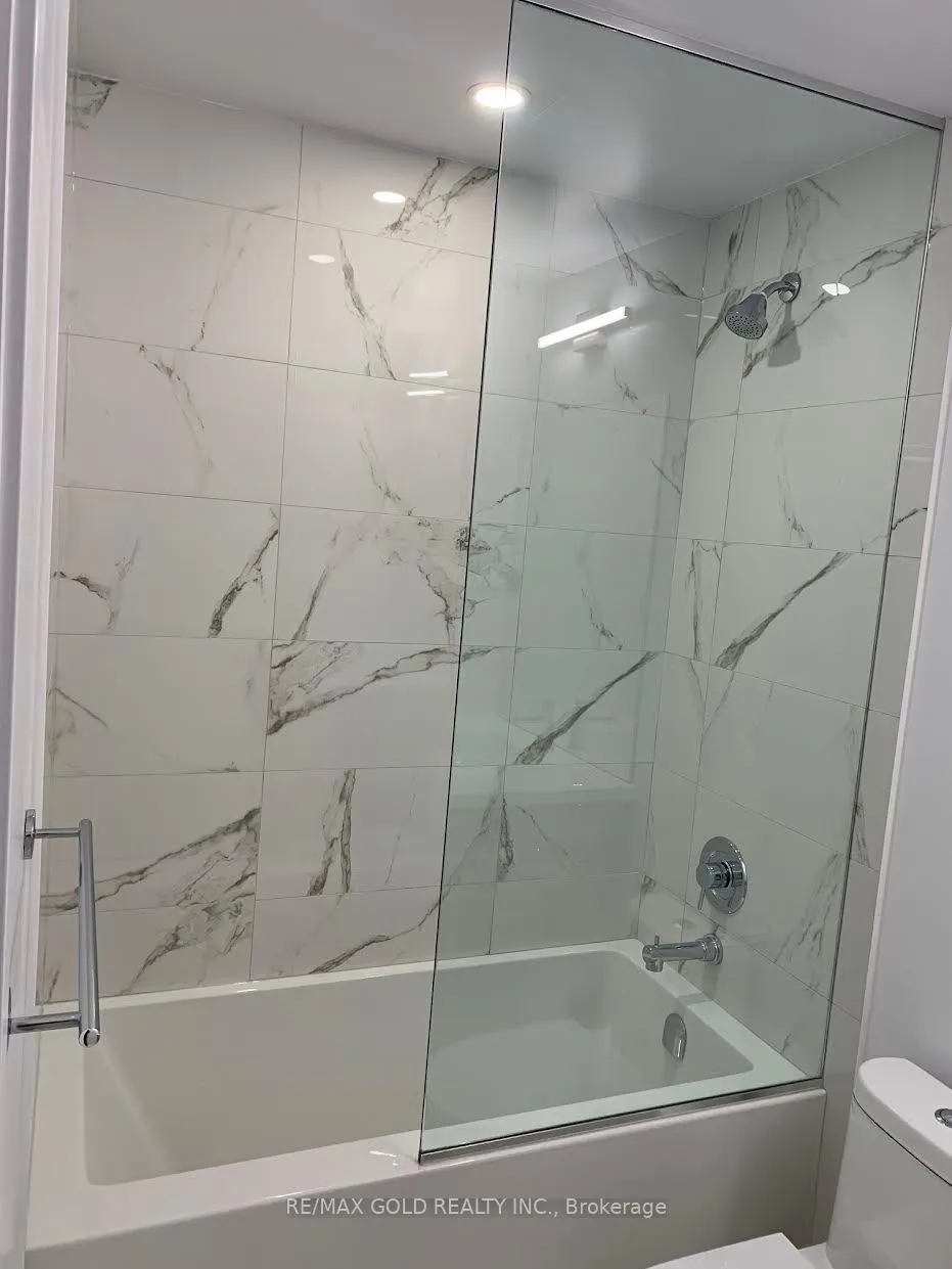 Photo 10 of Unit 1005, 38 Honeycrisp Crescent, Vaughan, Vaughan Corporate Centre — HOMEH