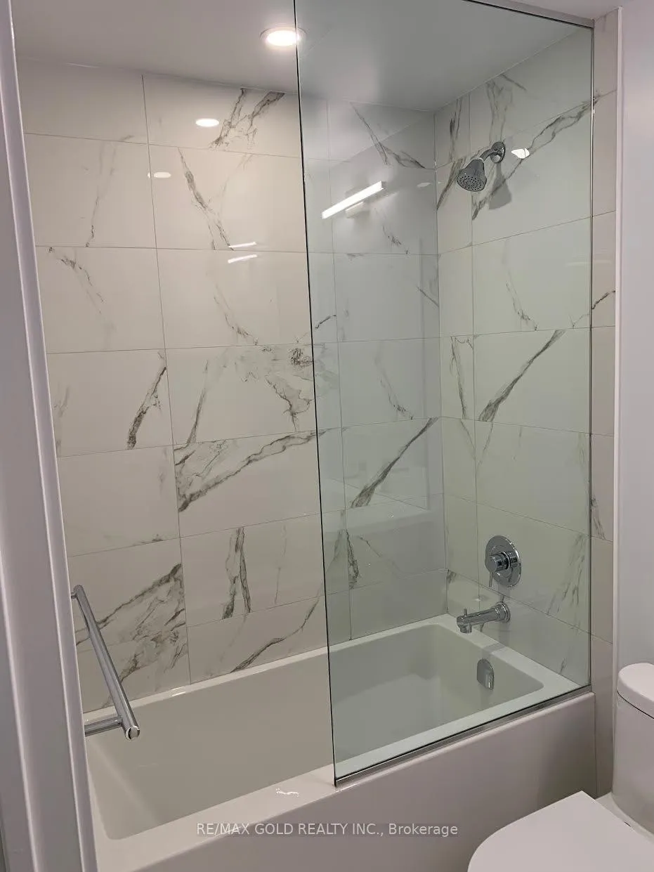 Photo 12 of Unit 1005, 38 Honeycrisp Crescent, Vaughan, Vaughan Corporate Centre — HOMEH