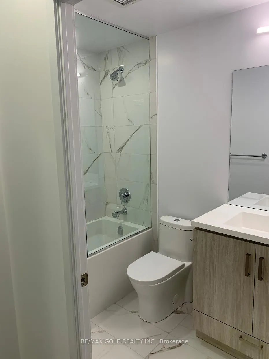 Photo 13 of Unit 1005, 38 Honeycrisp Crescent, Vaughan, Vaughan Corporate Centre — HOMEH