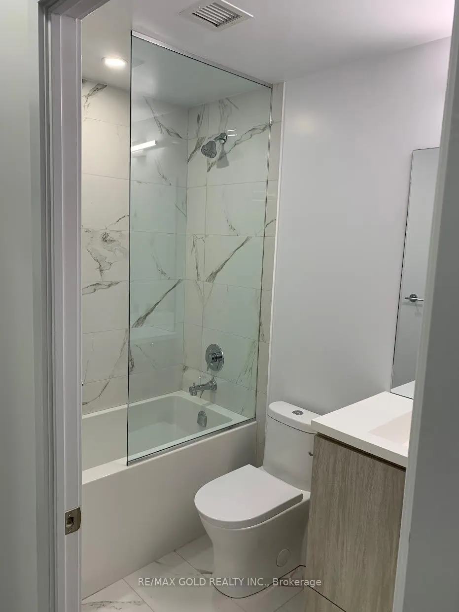 Photo 14 of Unit 1005, 38 Honeycrisp Crescent, Vaughan, Vaughan Corporate Centre — HOMEH