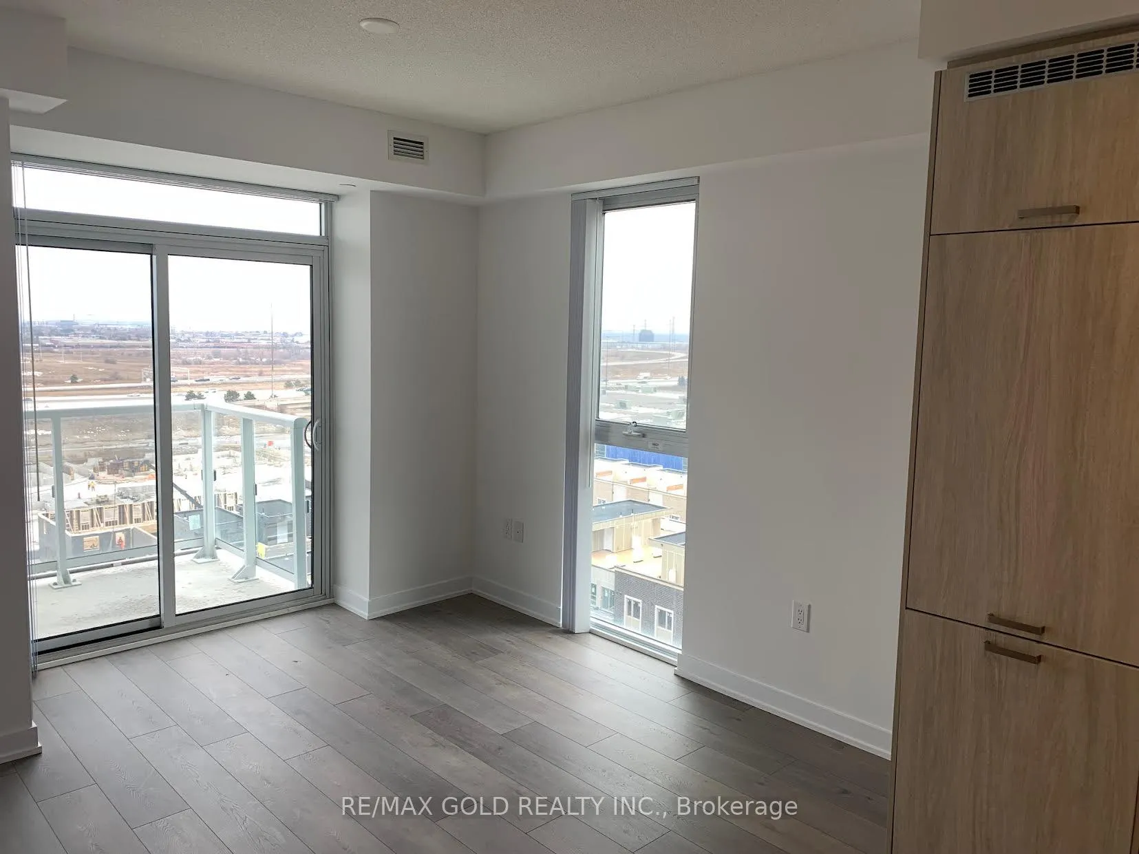 Photo 21 of Unit 1005, 38 Honeycrisp Crescent, Vaughan, Vaughan Corporate Centre — HOMEH