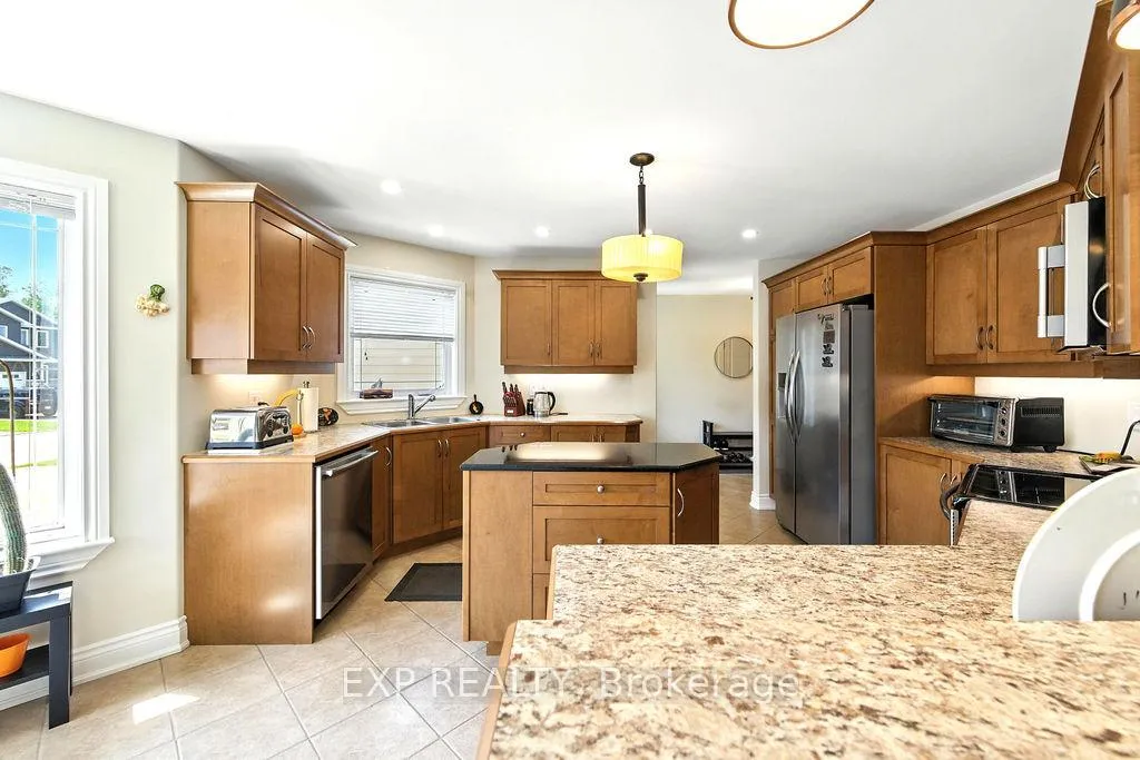 Photo 4 of 519 Coleraine Drive, Renfrew — HOMEH