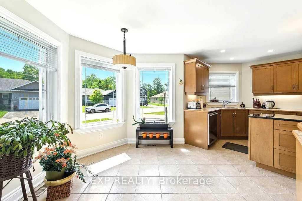 Photo 5 of 519 Coleraine Drive, Renfrew — HOMEH