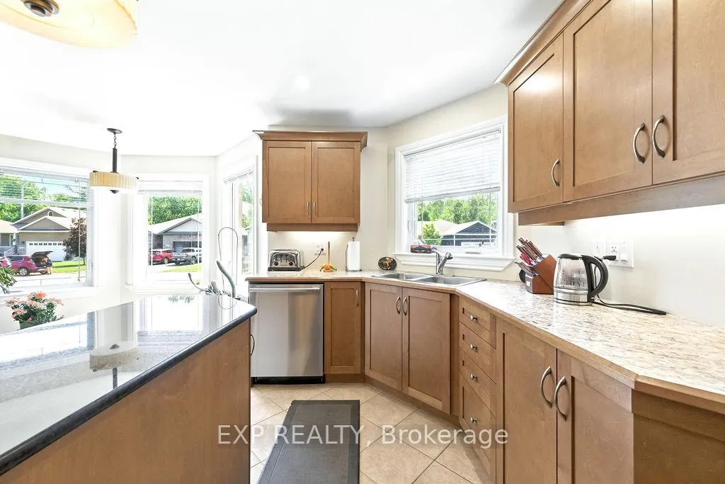 Photo 6 of 519 Coleraine Drive, Renfrew — HOMEH