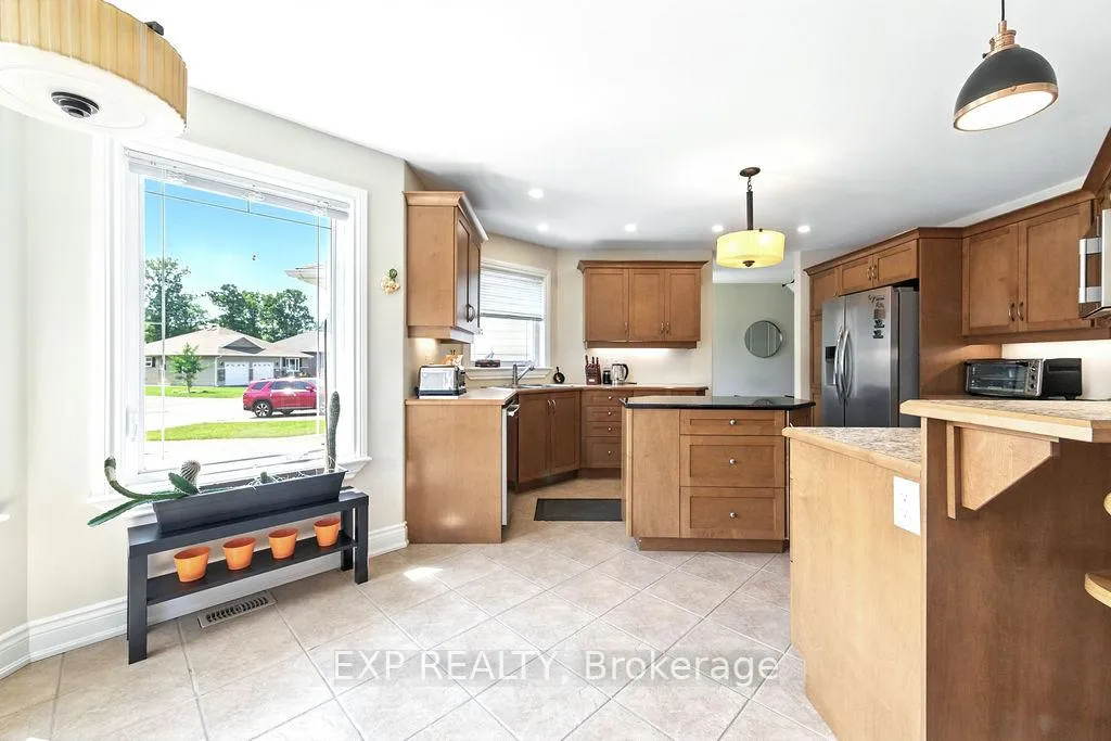 Photo 7 of 519 Coleraine Drive, Renfrew — HOMEH
