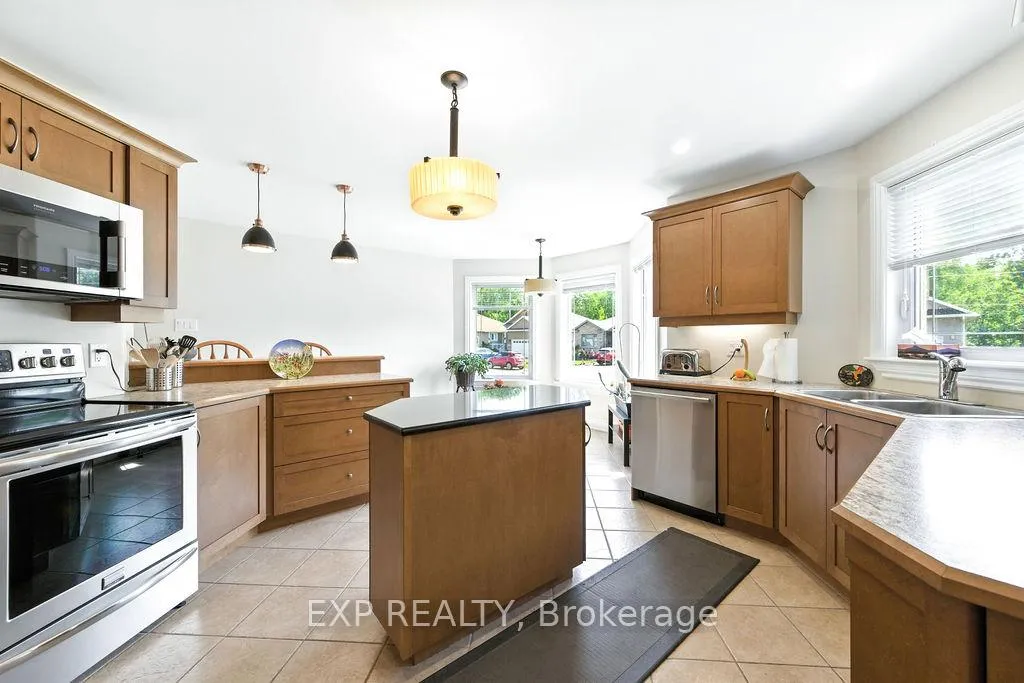 Photo 9 of 519 Coleraine Drive, Renfrew — HOMEH