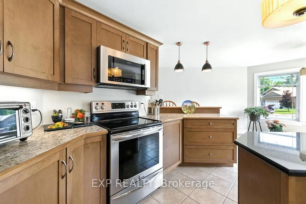 Photo 11 of 519 Coleraine Drive, Renfrew — HOMEH