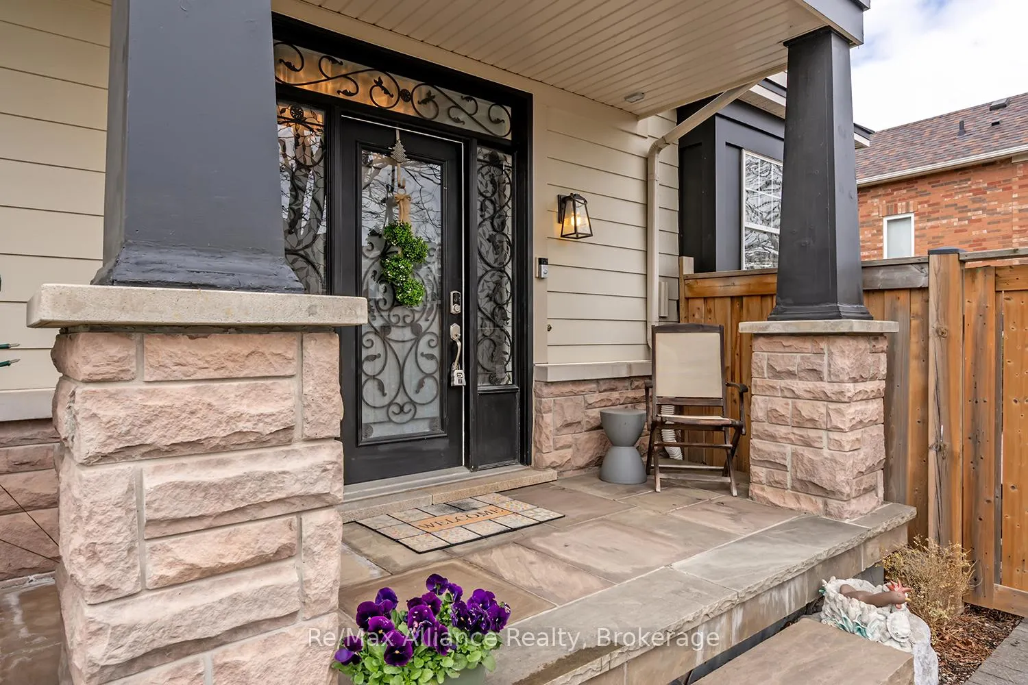 Photo 3 of 1246 Robson Crescent, Milton, Beaty — HOMEH
