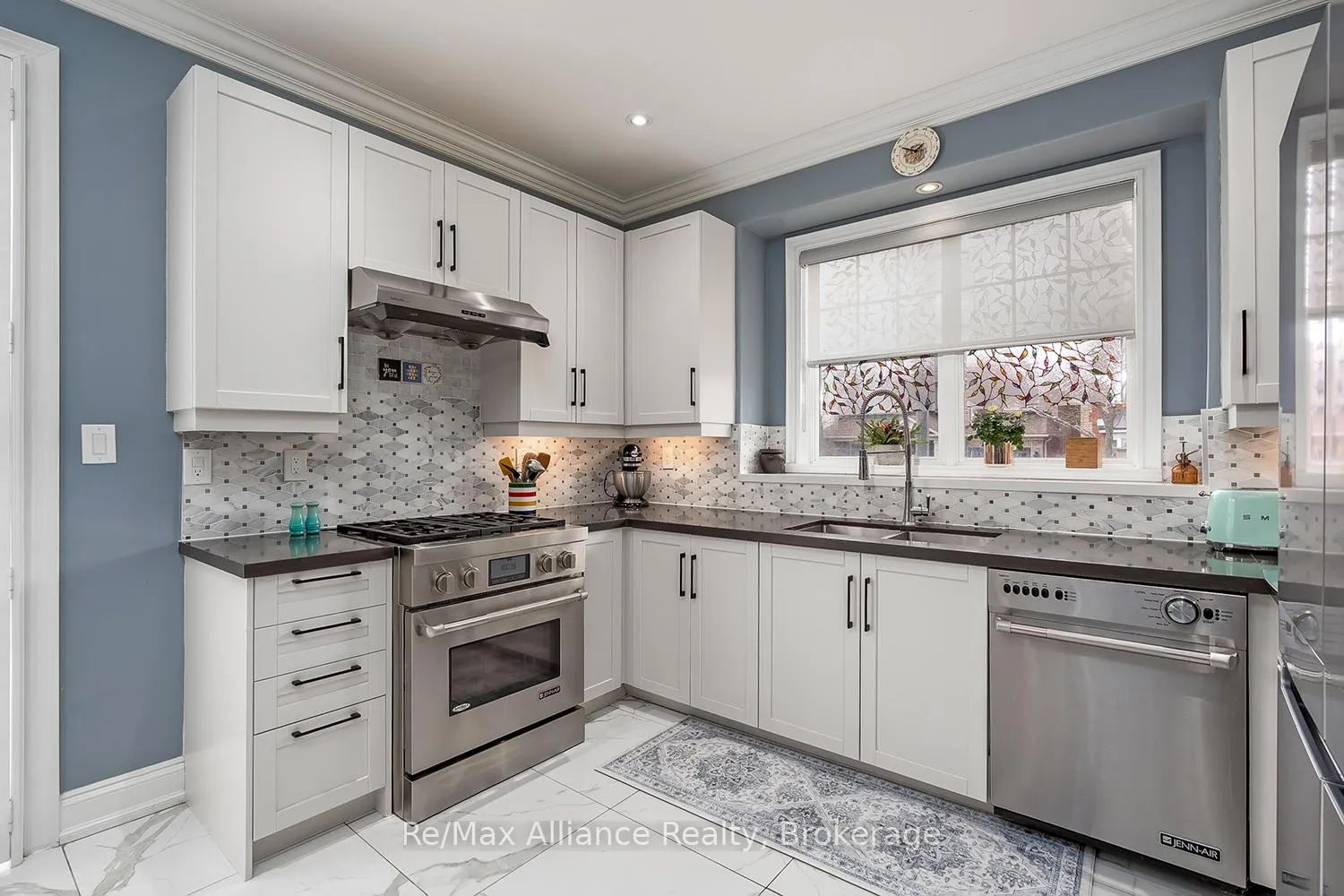 Photo 9 of 1246 Robson Crescent, Milton, Beaty — HOMEH