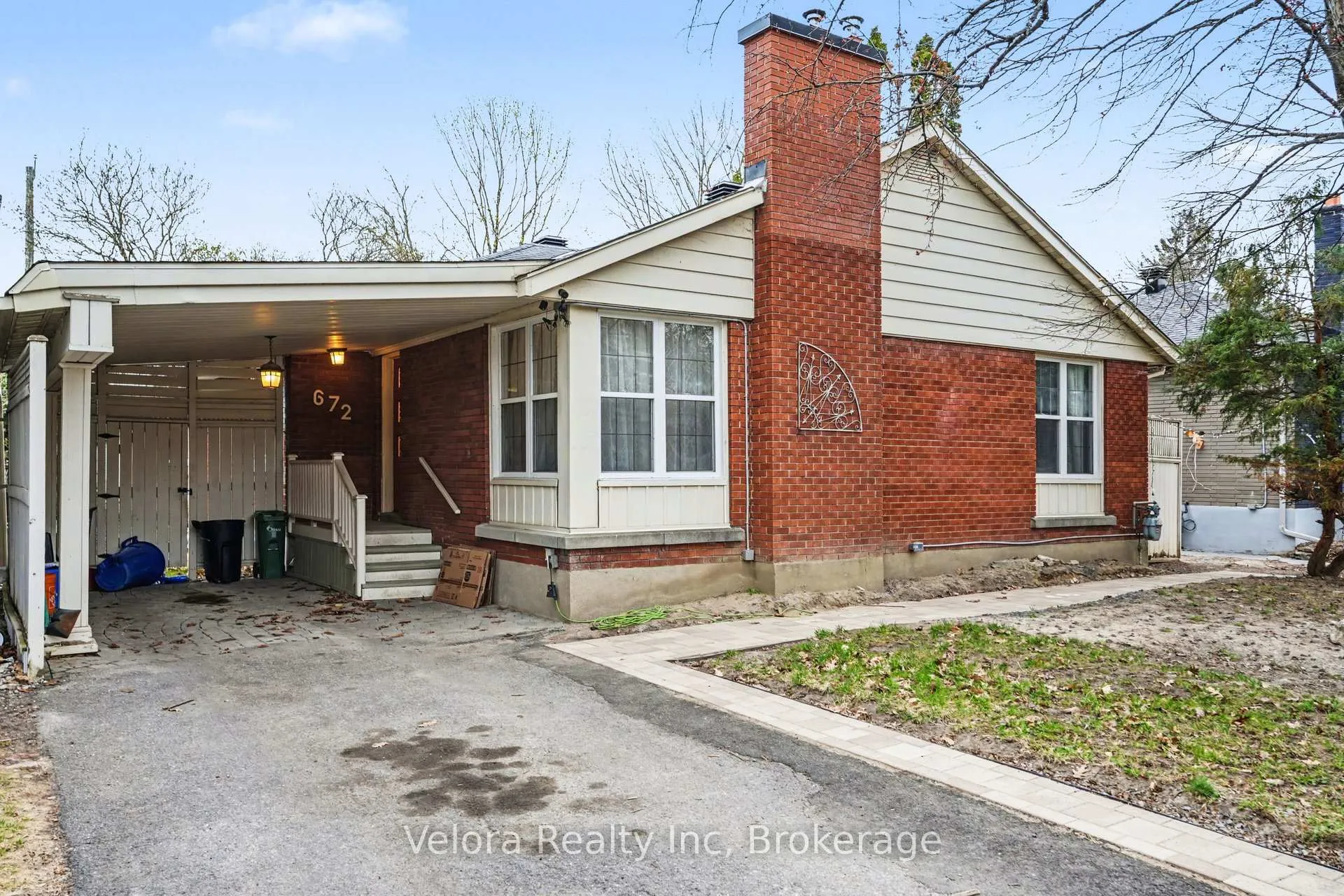 Photo 2 of 672 Fraser Avenue, Ottawa, Laurentianview — HOMEH
