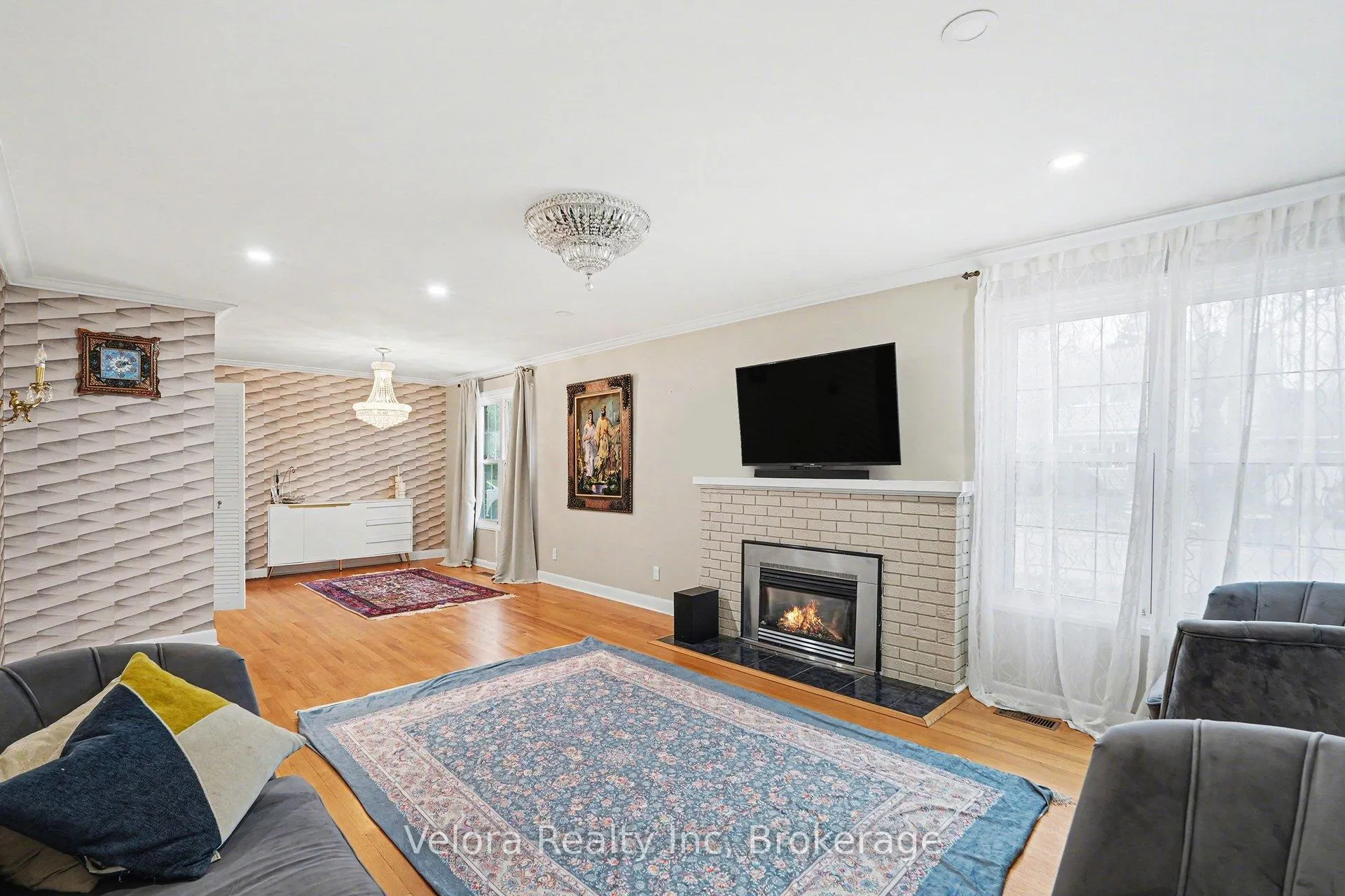 Photo 4 of 672 Fraser Avenue, Ottawa, Laurentianview — HOMEH