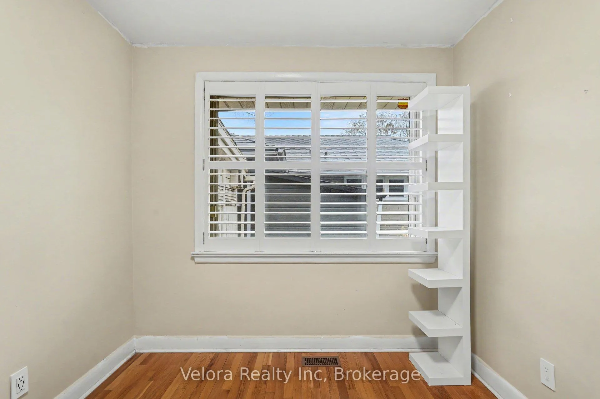 Photo 9 of 672 Fraser Avenue, Ottawa, Laurentianview — HOMEH