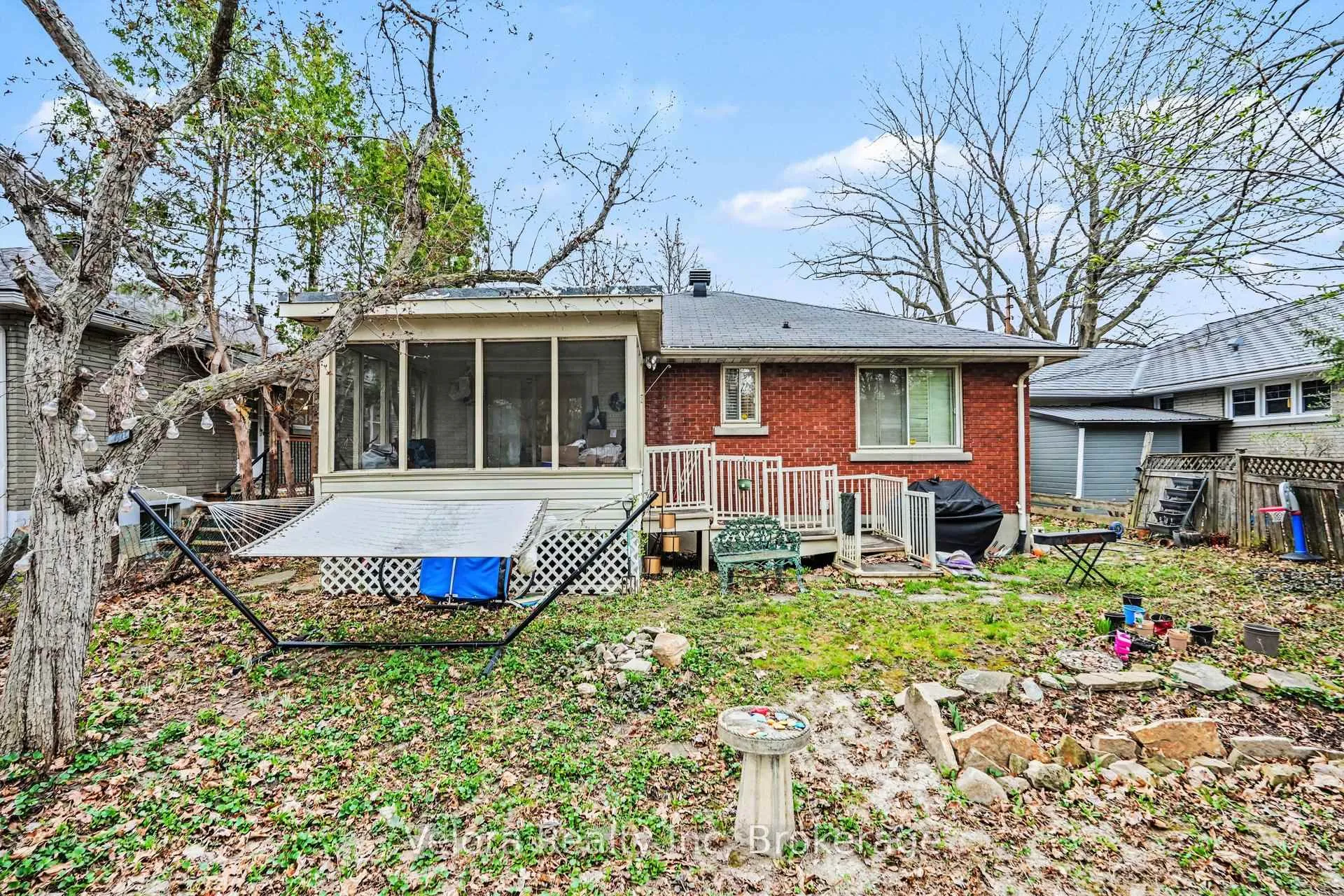 Photo 12 of 672 Fraser Avenue, Ottawa, Laurentianview — HOMEH
