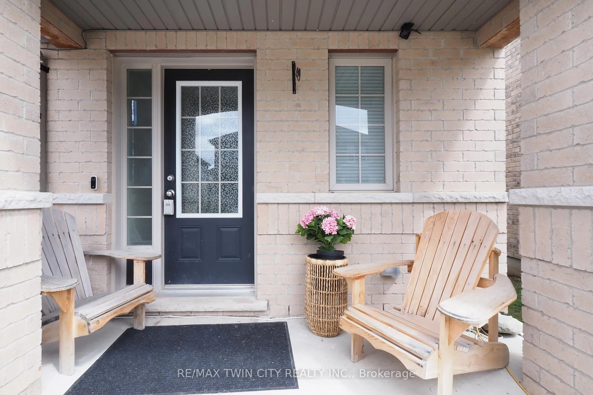 Photo 2 of 27 Gleason Crescent, Kitchener — HOMEH