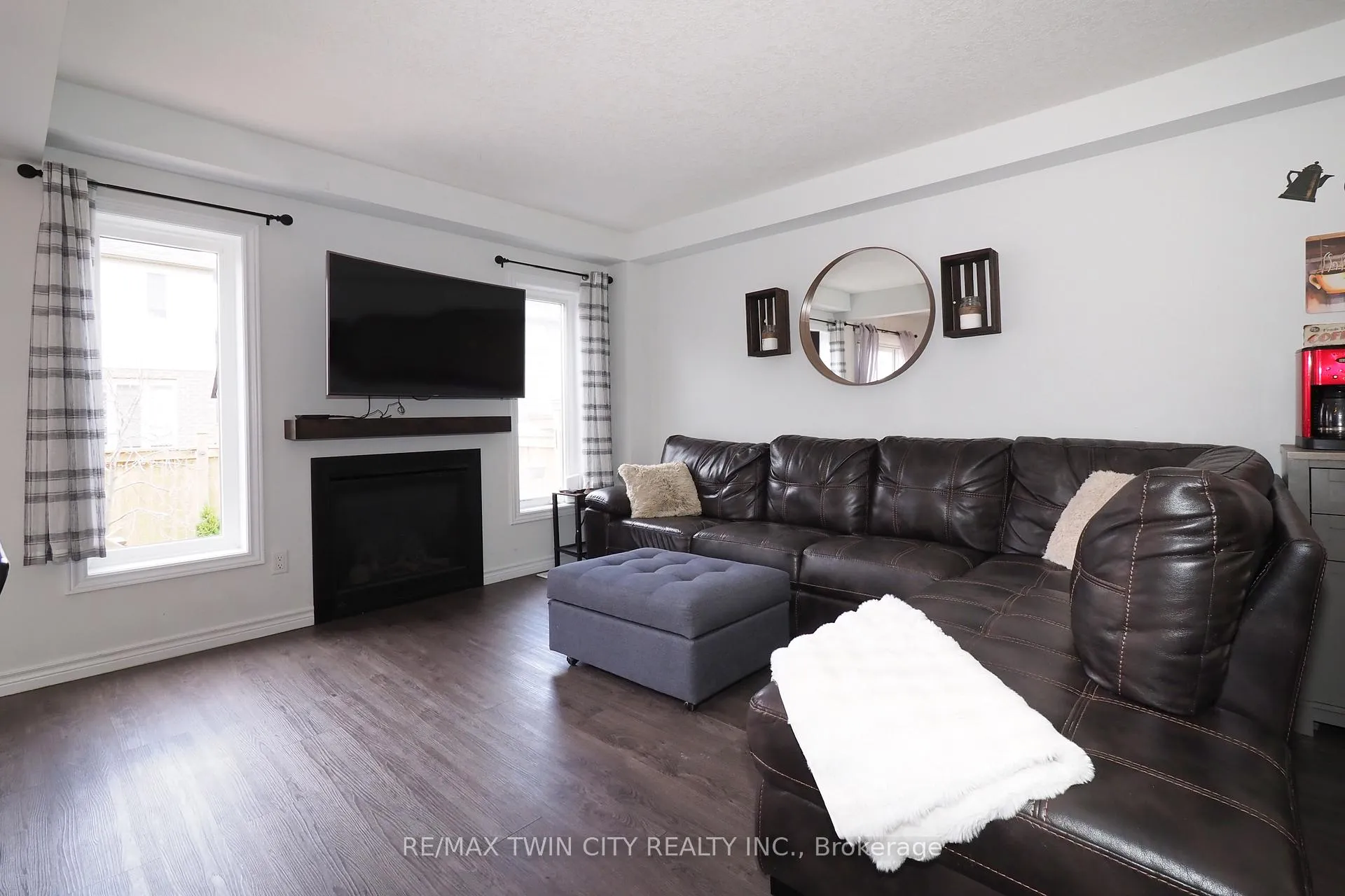 Photo 5 of 27 Gleason Crescent, Kitchener — HOMEH