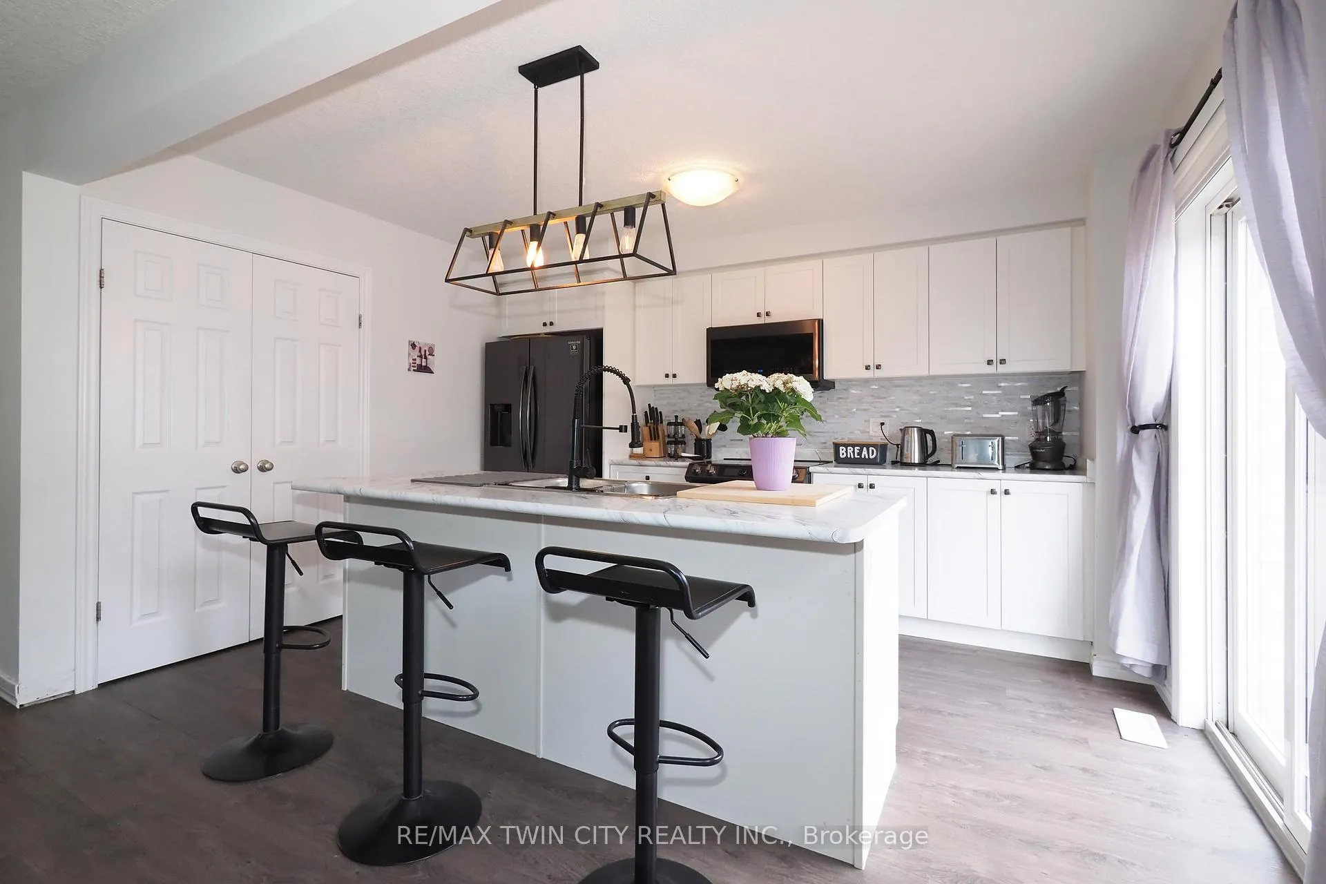 Photo 13 of 27 Gleason Crescent, Kitchener — HOMEH