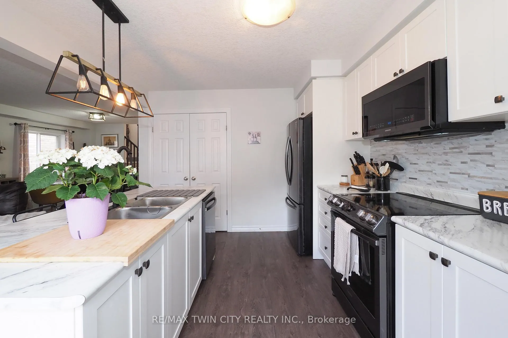 Photo 15 of 27 Gleason Crescent, Kitchener — HOMEH