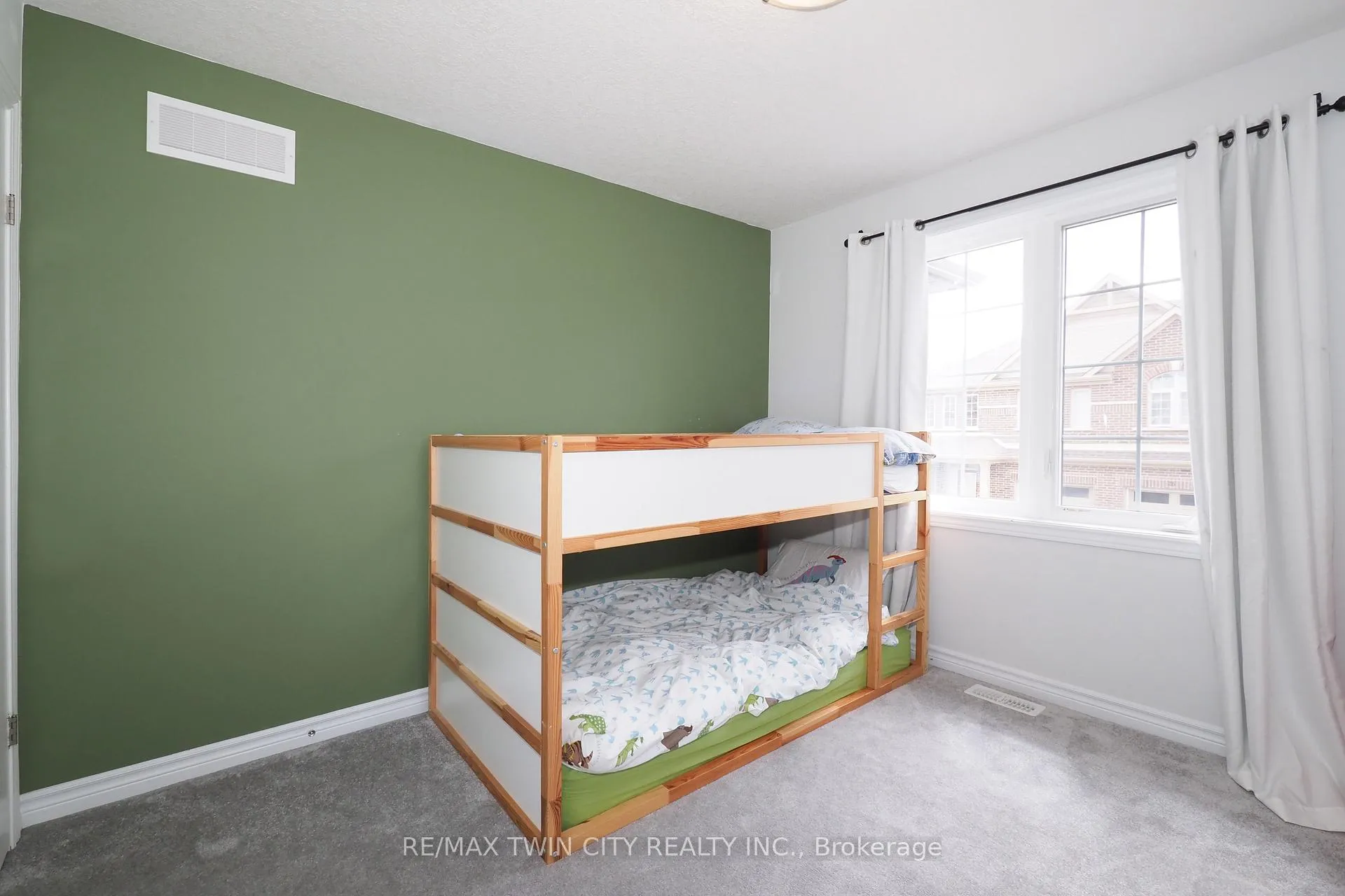 Photo 25 of 27 Gleason Crescent, Kitchener — HOMEH