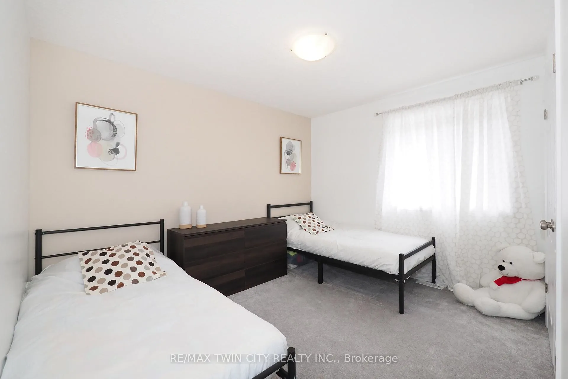 Photo 26 of 27 Gleason Crescent, Kitchener — HOMEH