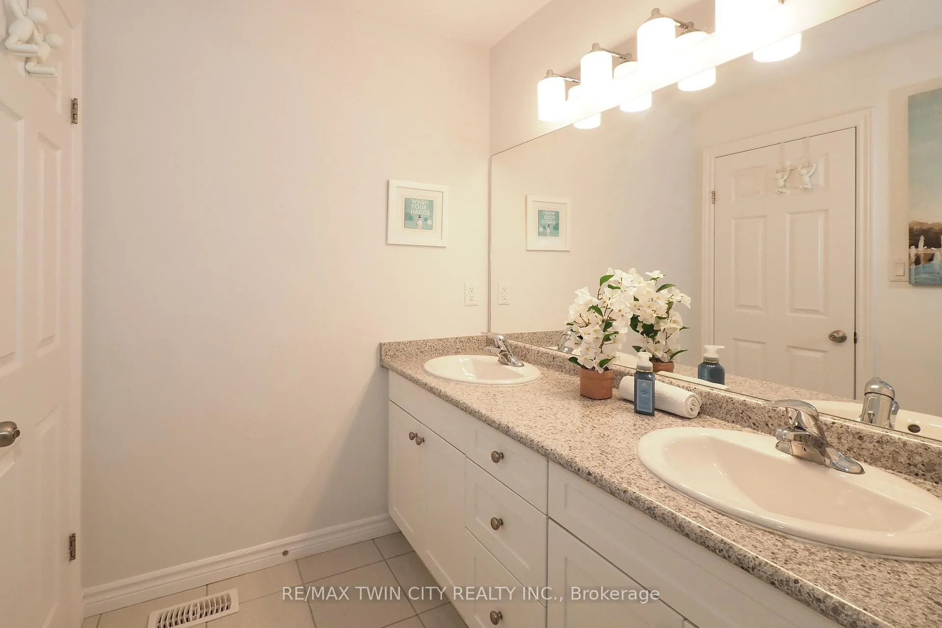Photo 28 of 27 Gleason Crescent, Kitchener — HOMEH