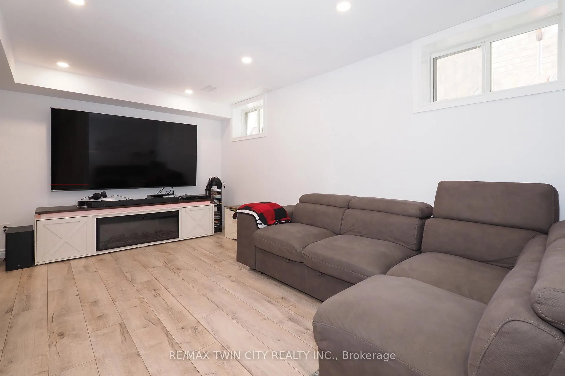 Photo 30 of 27 Gleason Crescent, Kitchener — HOMEH