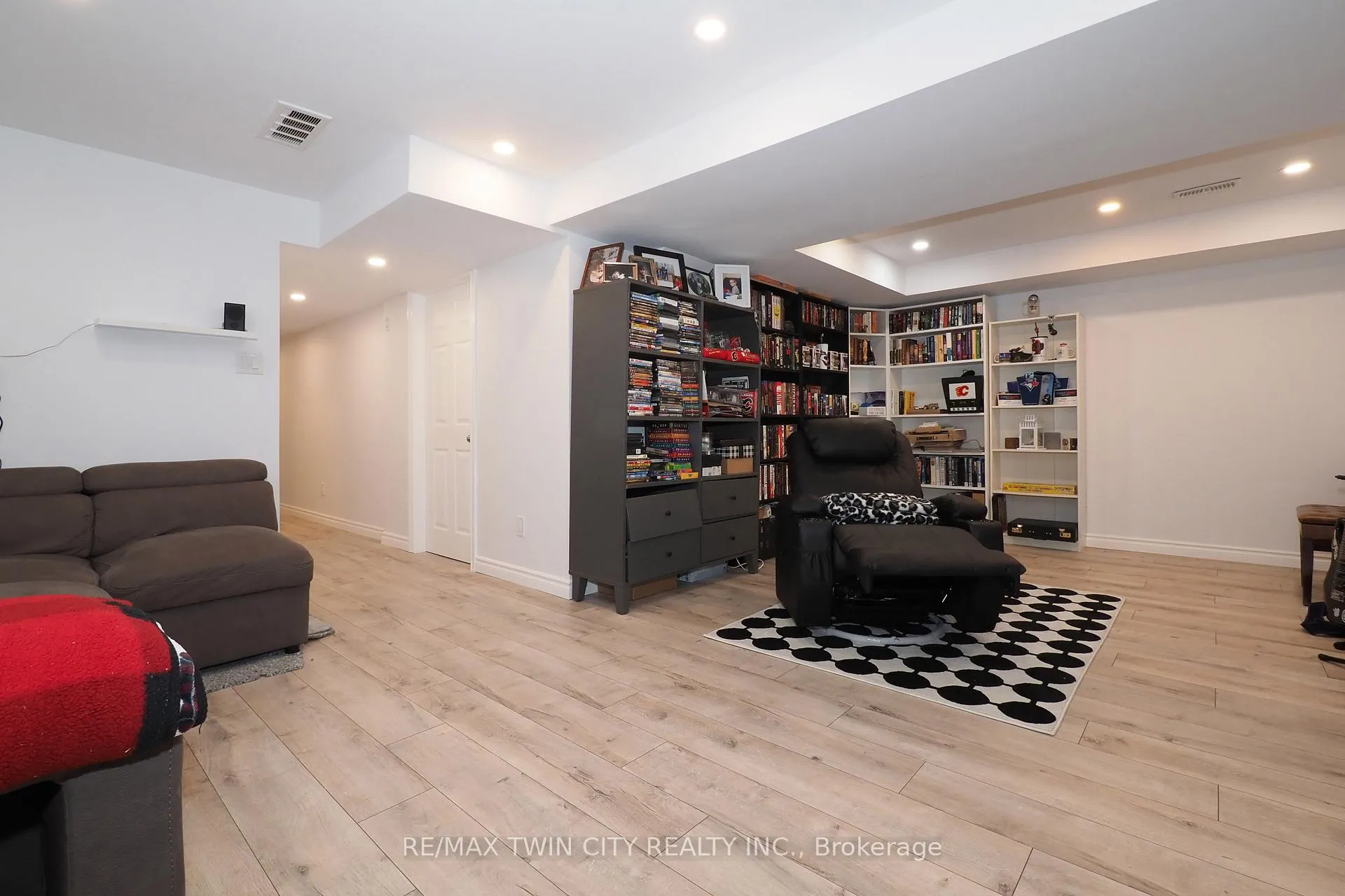 Photo 32 of 27 Gleason Crescent, Kitchener — HOMEH