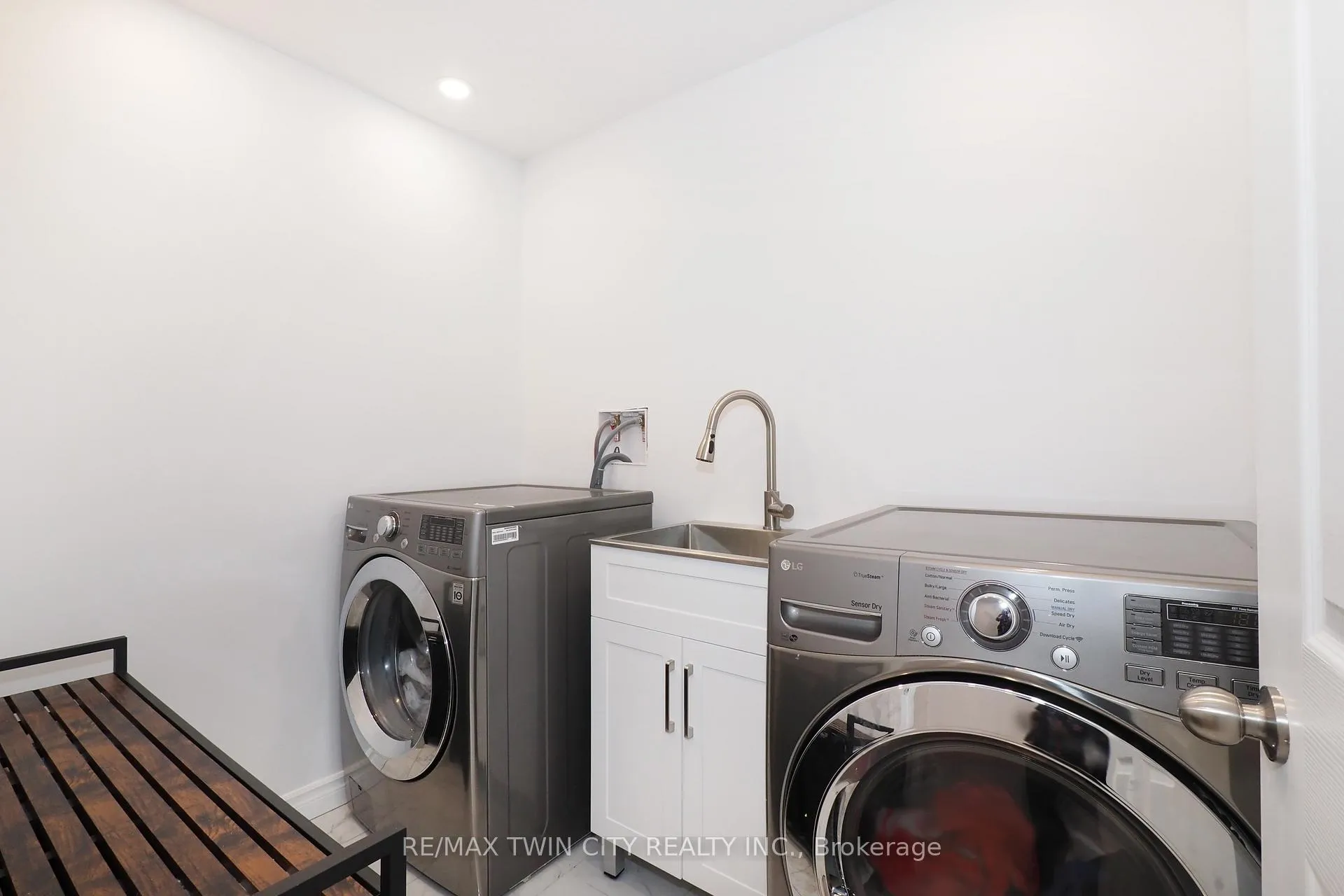 Photo 34 of 27 Gleason Crescent, Kitchener — HOMEH