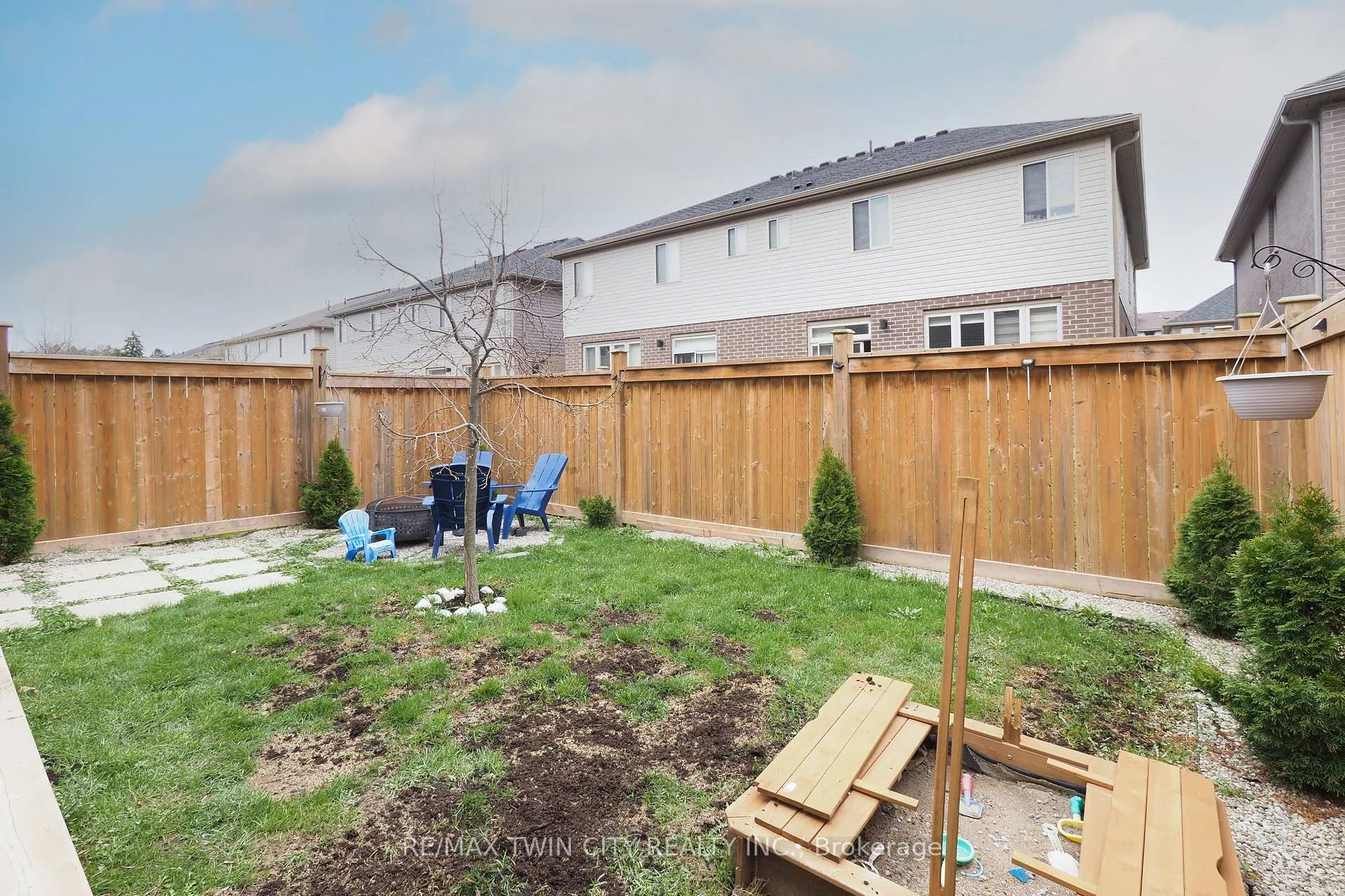 Photo 39 of 27 Gleason Crescent, Kitchener — HOMEH