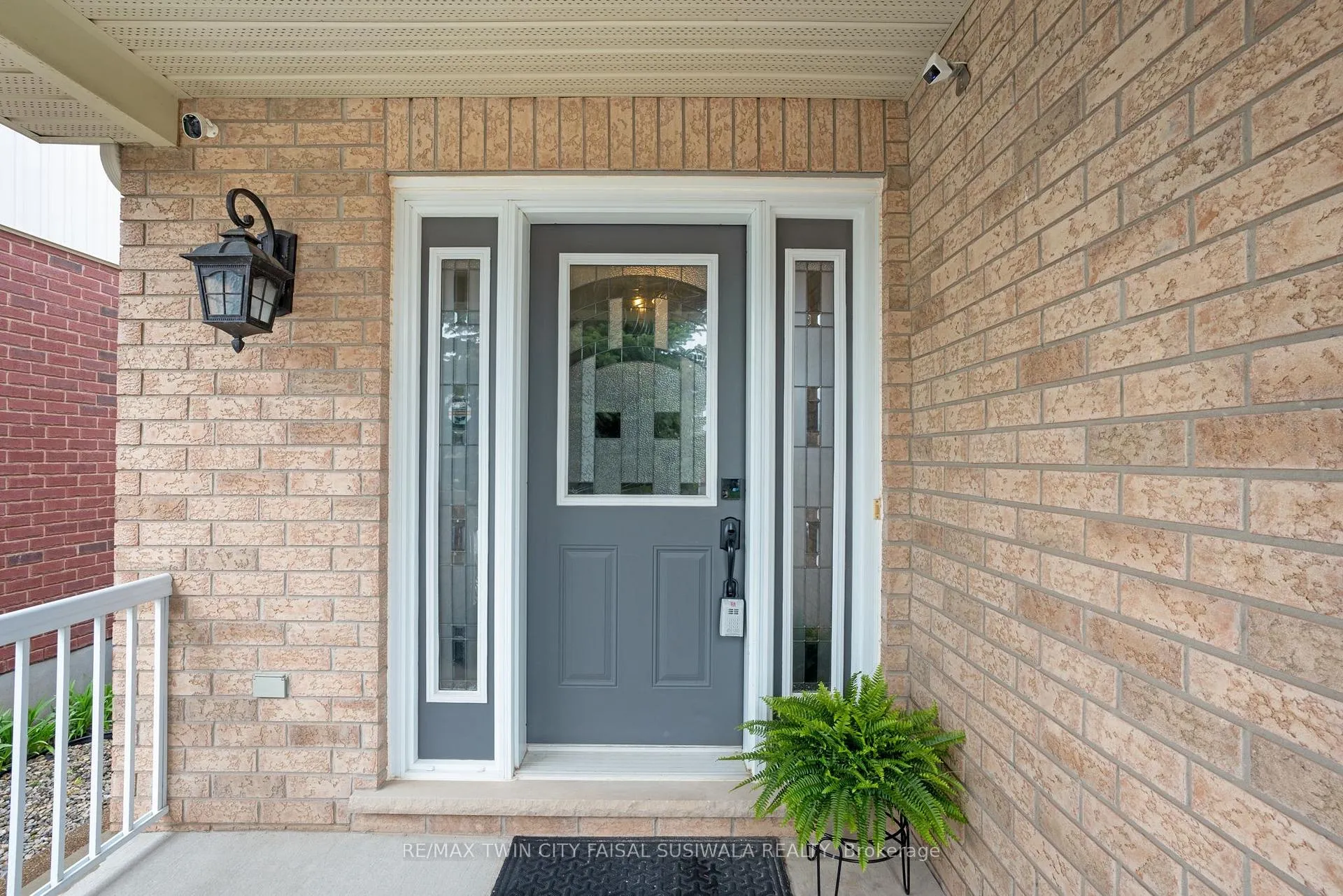 Photo 2 of 99 Udvari Crescent, Kitchener — HOMEH