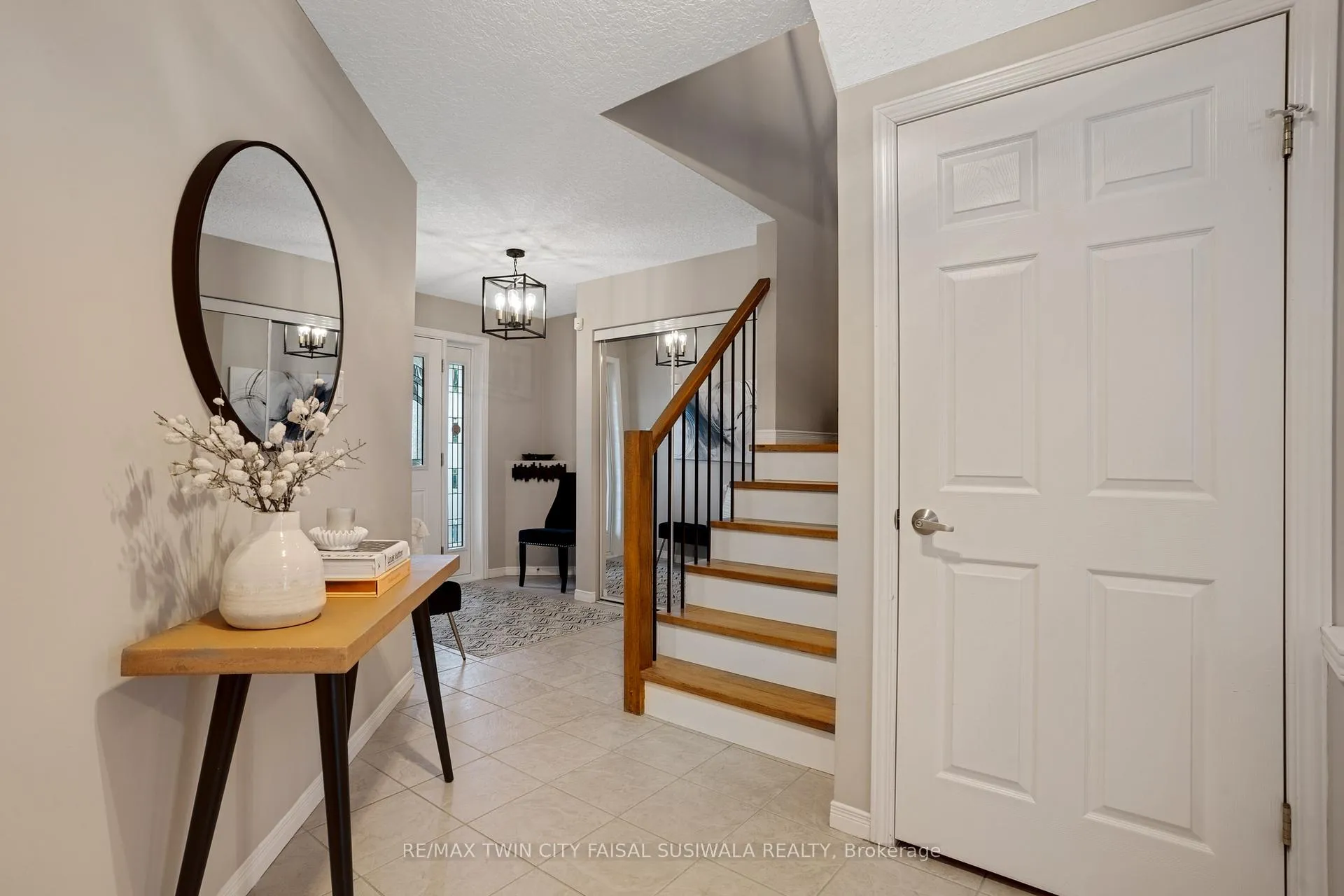 Photo 9 of 99 Udvari Crescent, Kitchener — HOMEH