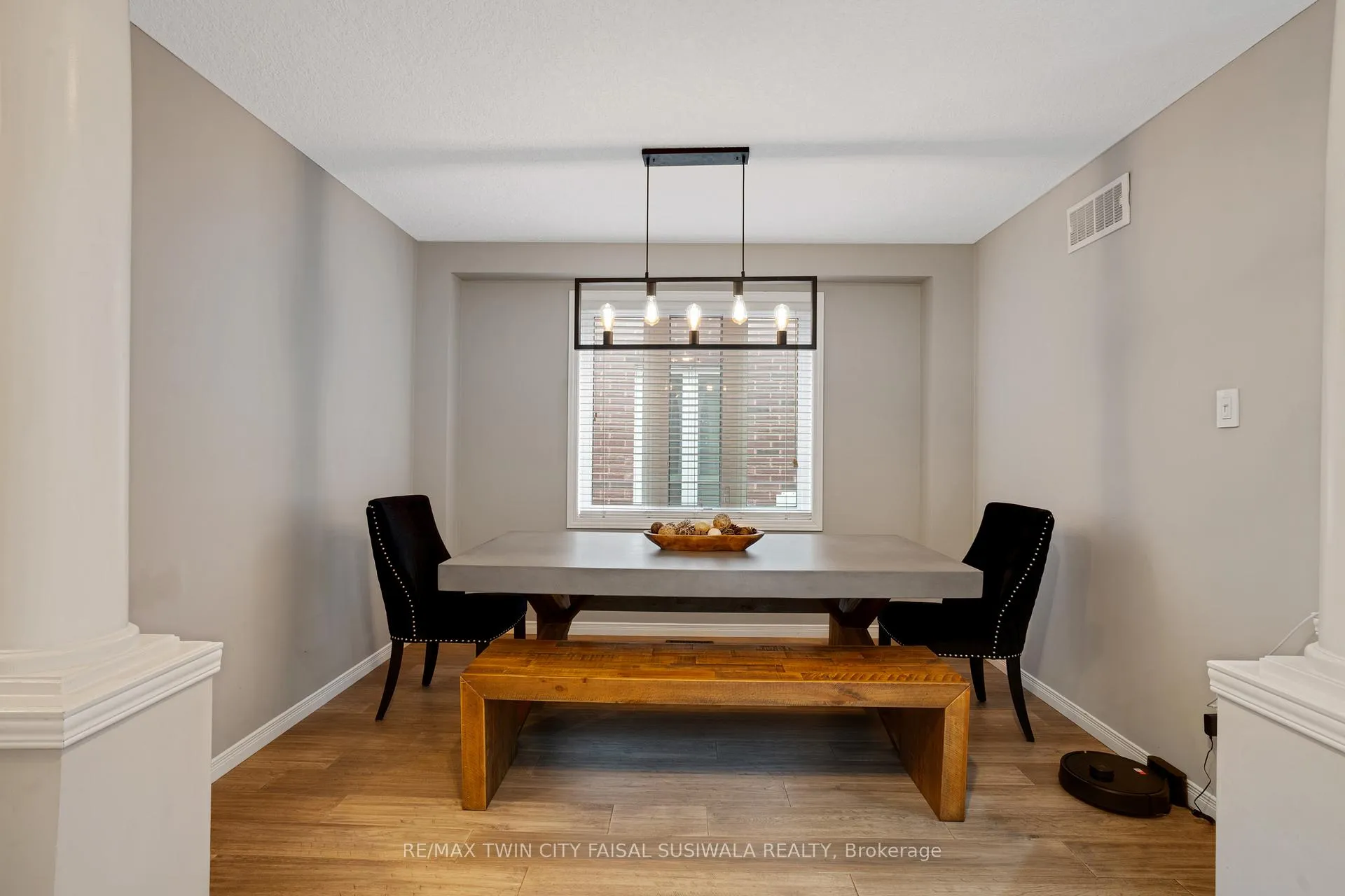 Photo 11 of 99 Udvari Crescent, Kitchener — HOMEH