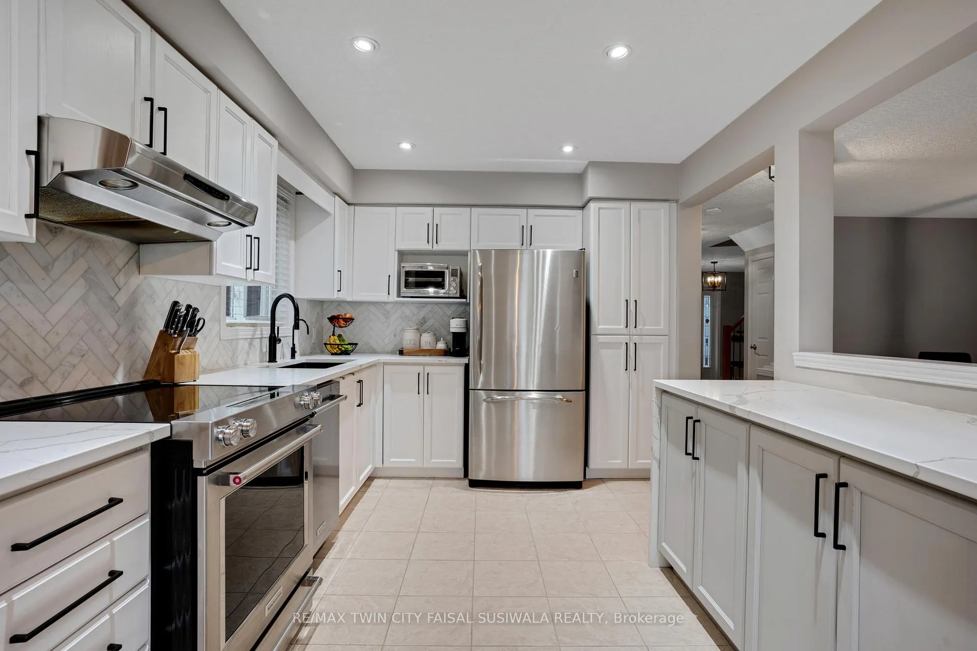 Photo 18 of 99 Udvari Crescent, Kitchener — HOMEH