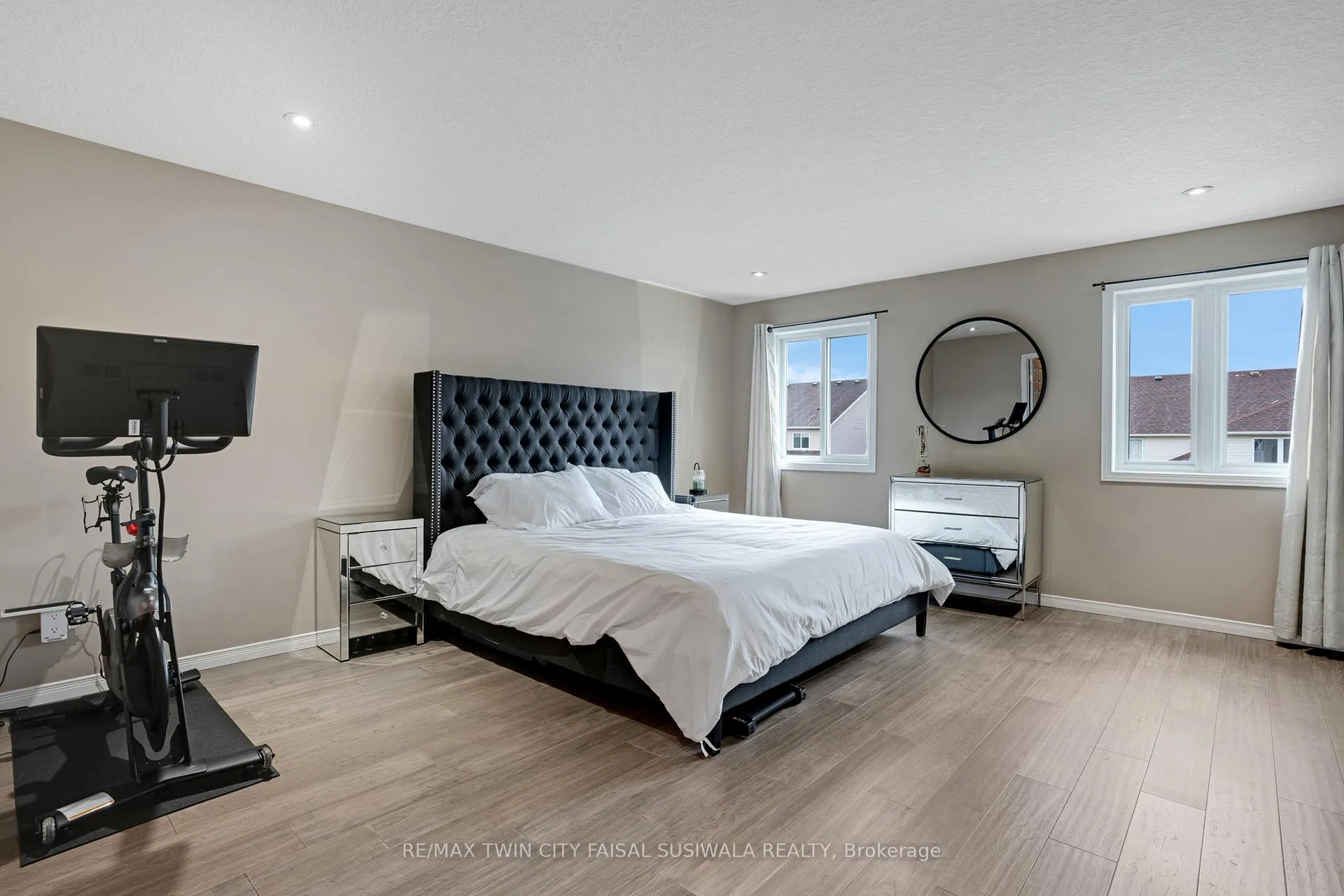 Photo 22 of 99 Udvari Crescent, Kitchener — HOMEH