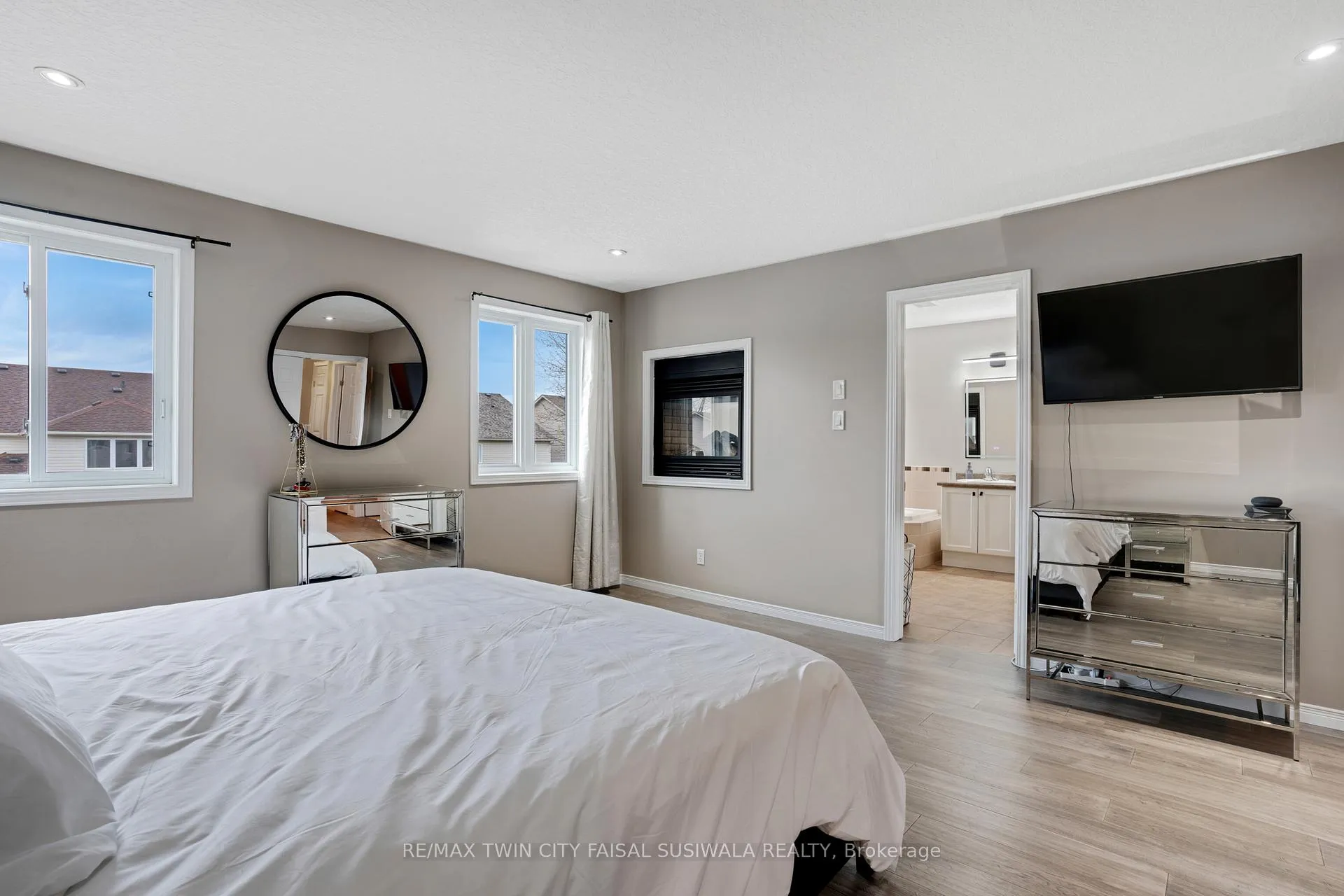 Photo 24 of 99 Udvari Crescent, Kitchener — HOMEH