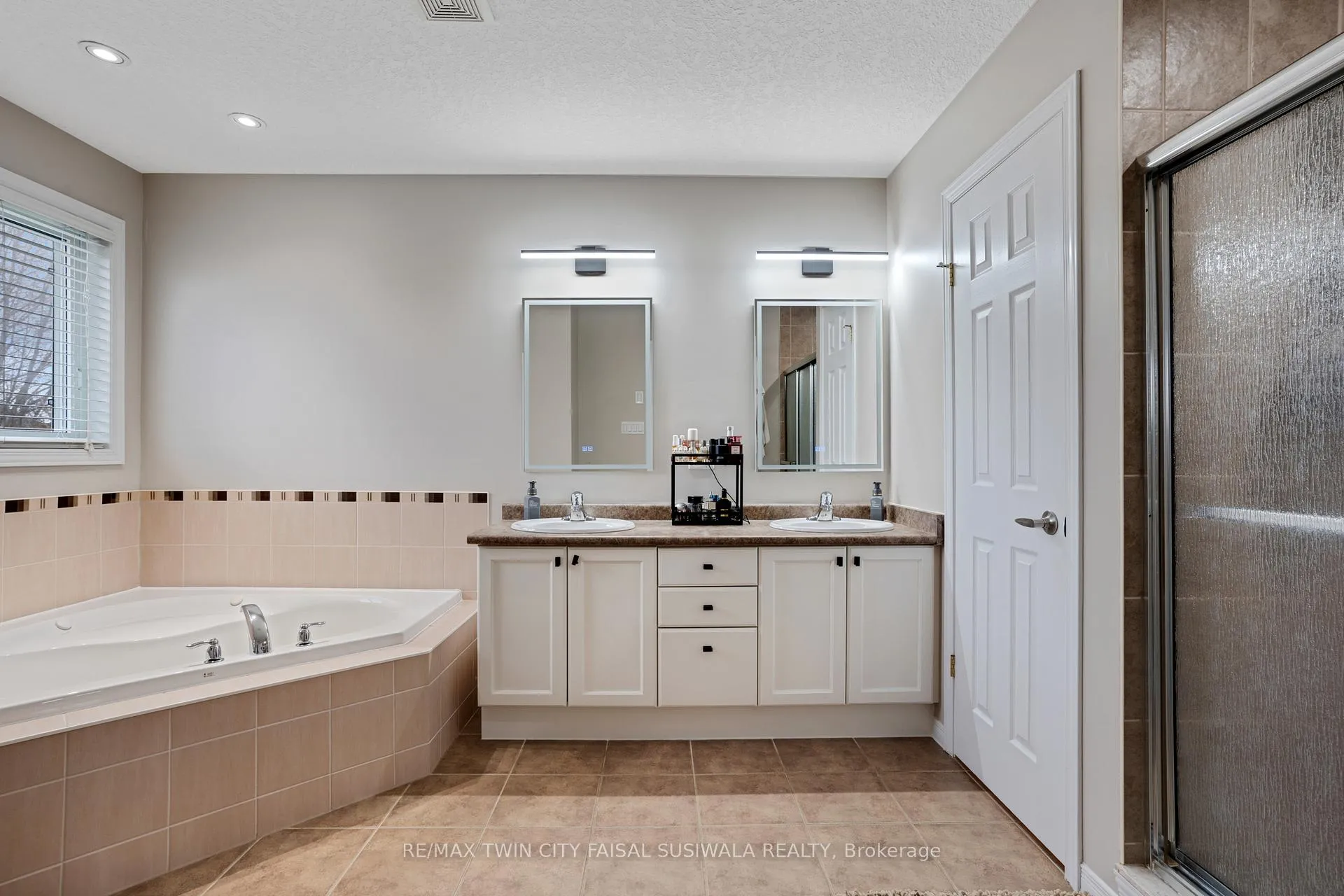 Photo 25 of 99 Udvari Crescent, Kitchener — HOMEH