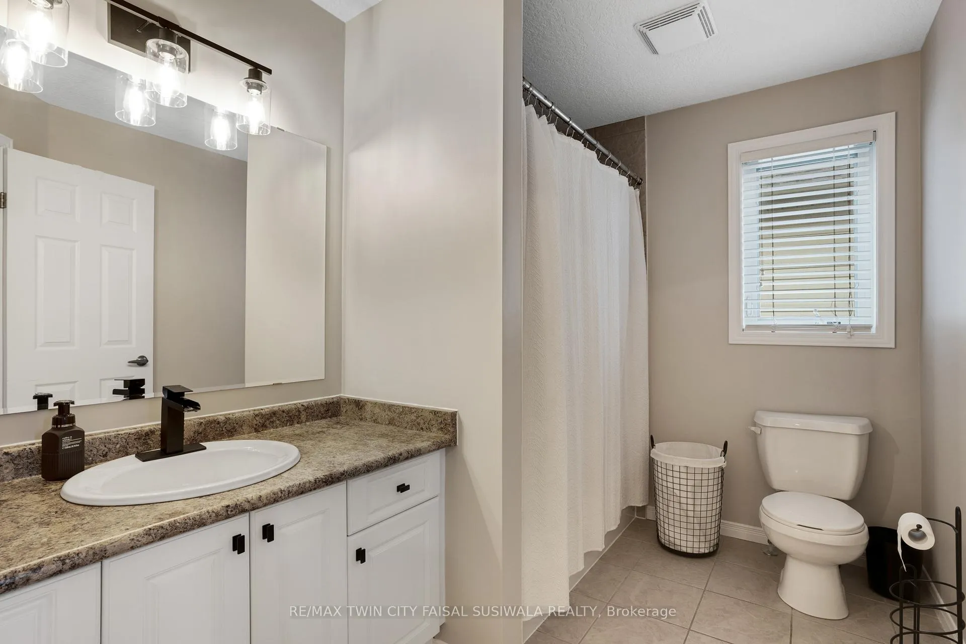 Photo 27 of 99 Udvari Crescent, Kitchener — HOMEH
