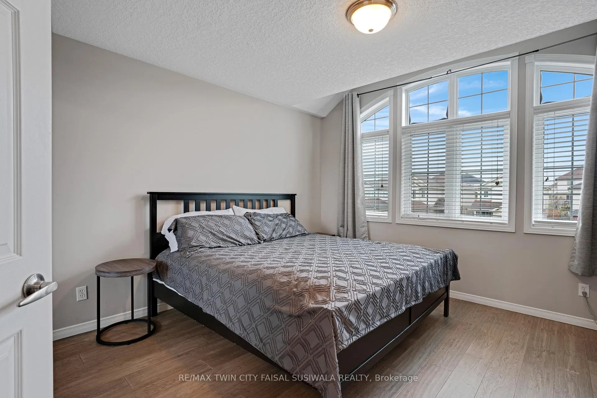 Photo 29 of 99 Udvari Crescent, Kitchener — HOMEH