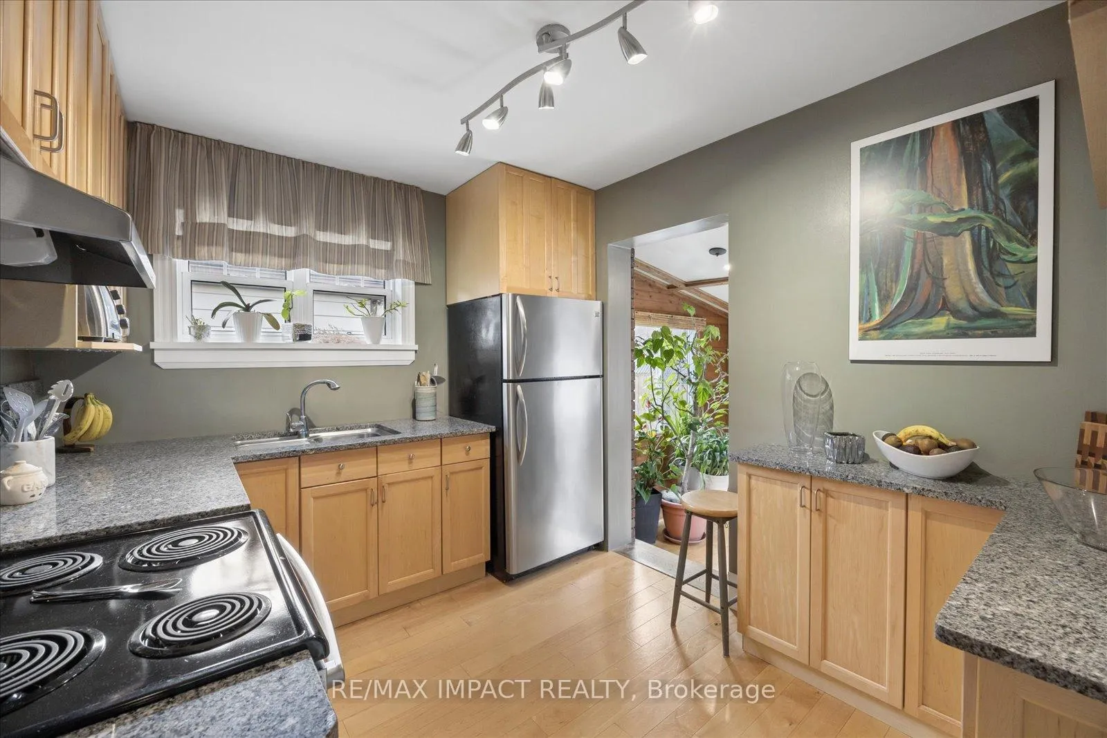 Photo 9 of 620 Christie Avenue, Oshawa, O'Neill — HOMEH