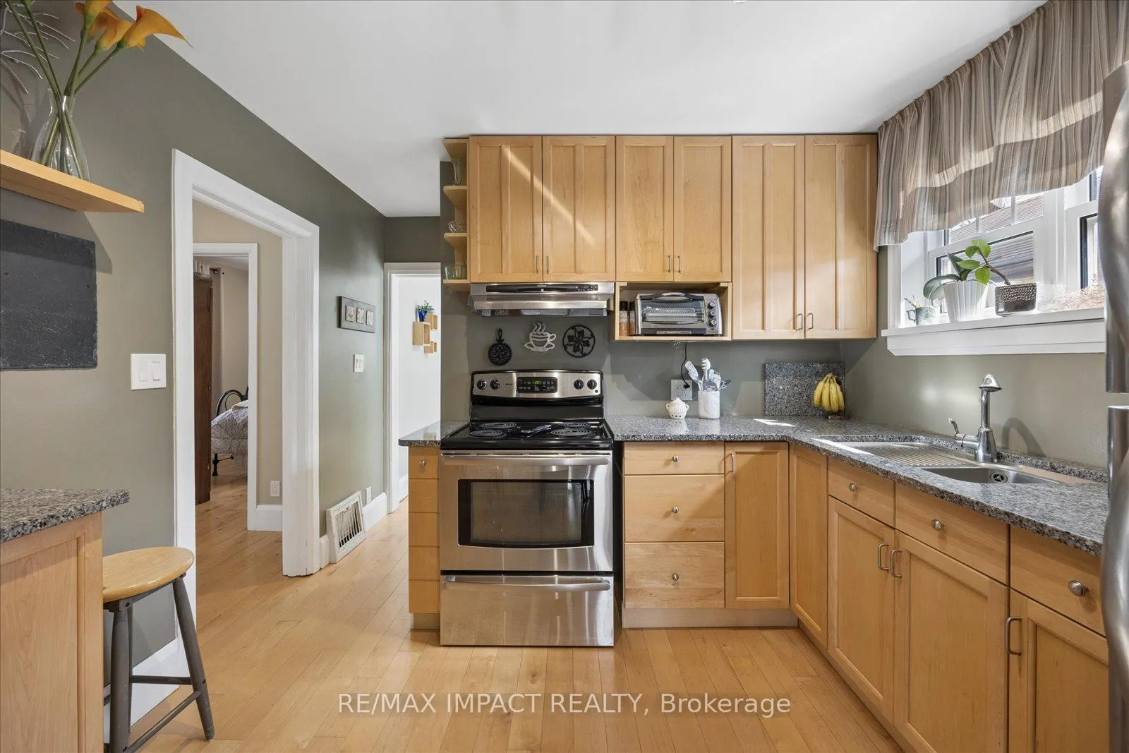 Photo 10 of 620 Christie Avenue, Oshawa, O'Neill — HOMEH